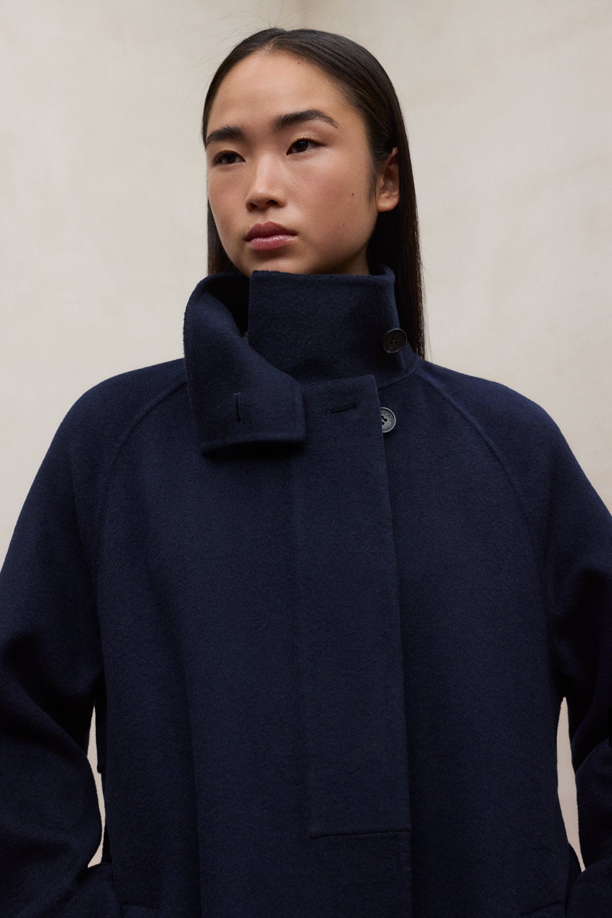 Doudoune courte réversible en 100% polyester recyclé (bouteilles PET) par ECOALF en bleu foncé