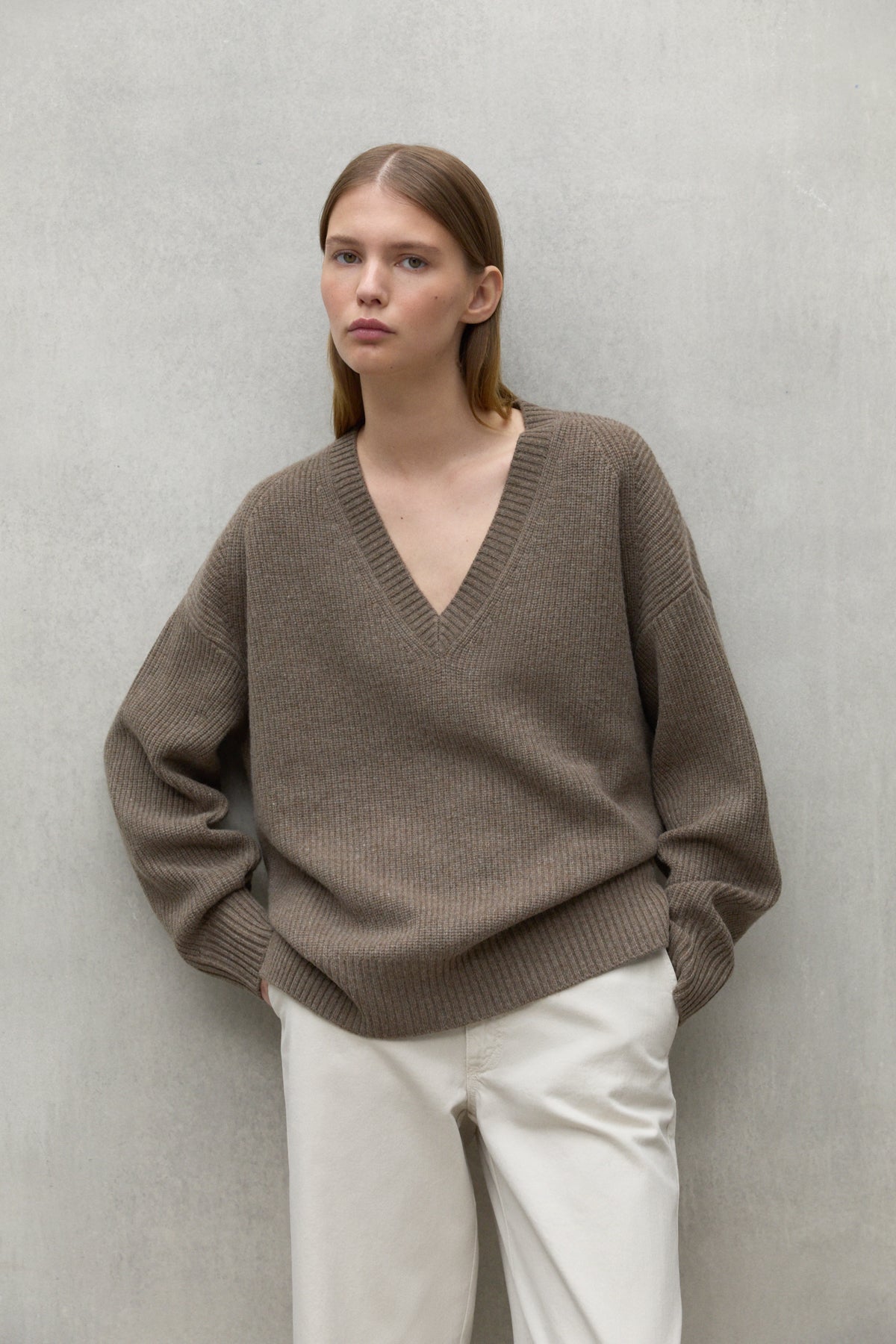 Eleganter Strickpullover aus 100% recyleter Baumwolle von ECOALF in dunkelbraun