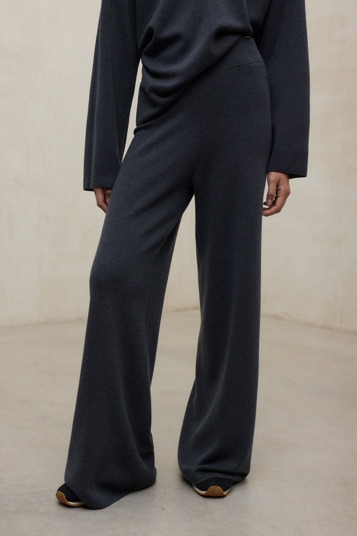 Strick Hose aus recycleter Wolle und Tencel™ von ECOALF in dunkelblau