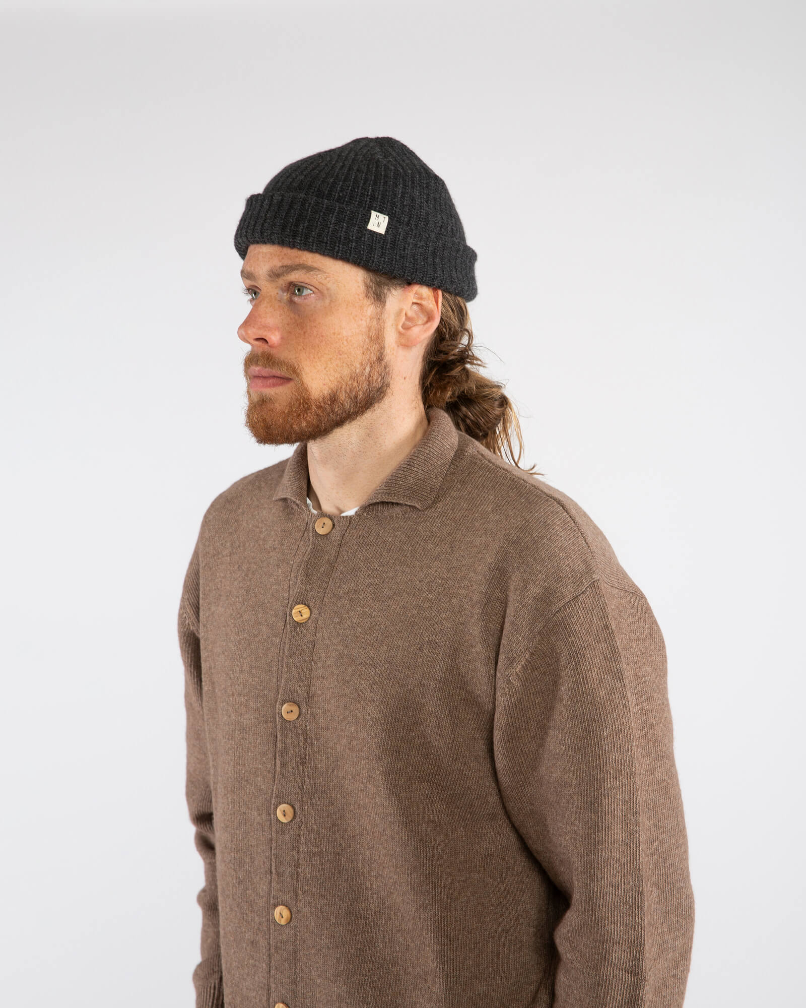 Grauer Beanie charcoal aus Bio-Wolle von Matona