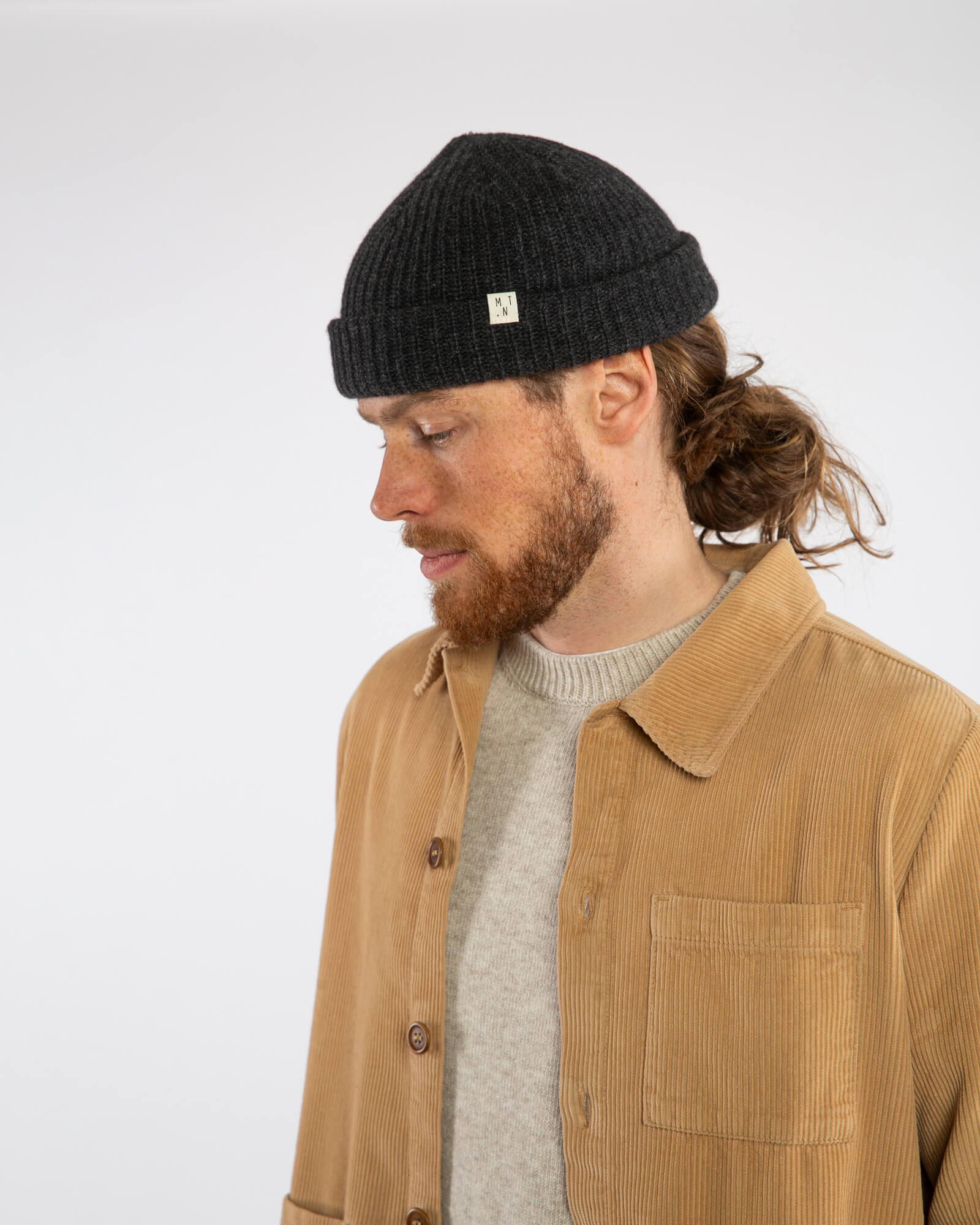 Grauer Beanie charcoal aus Bio-Wolle von Matona