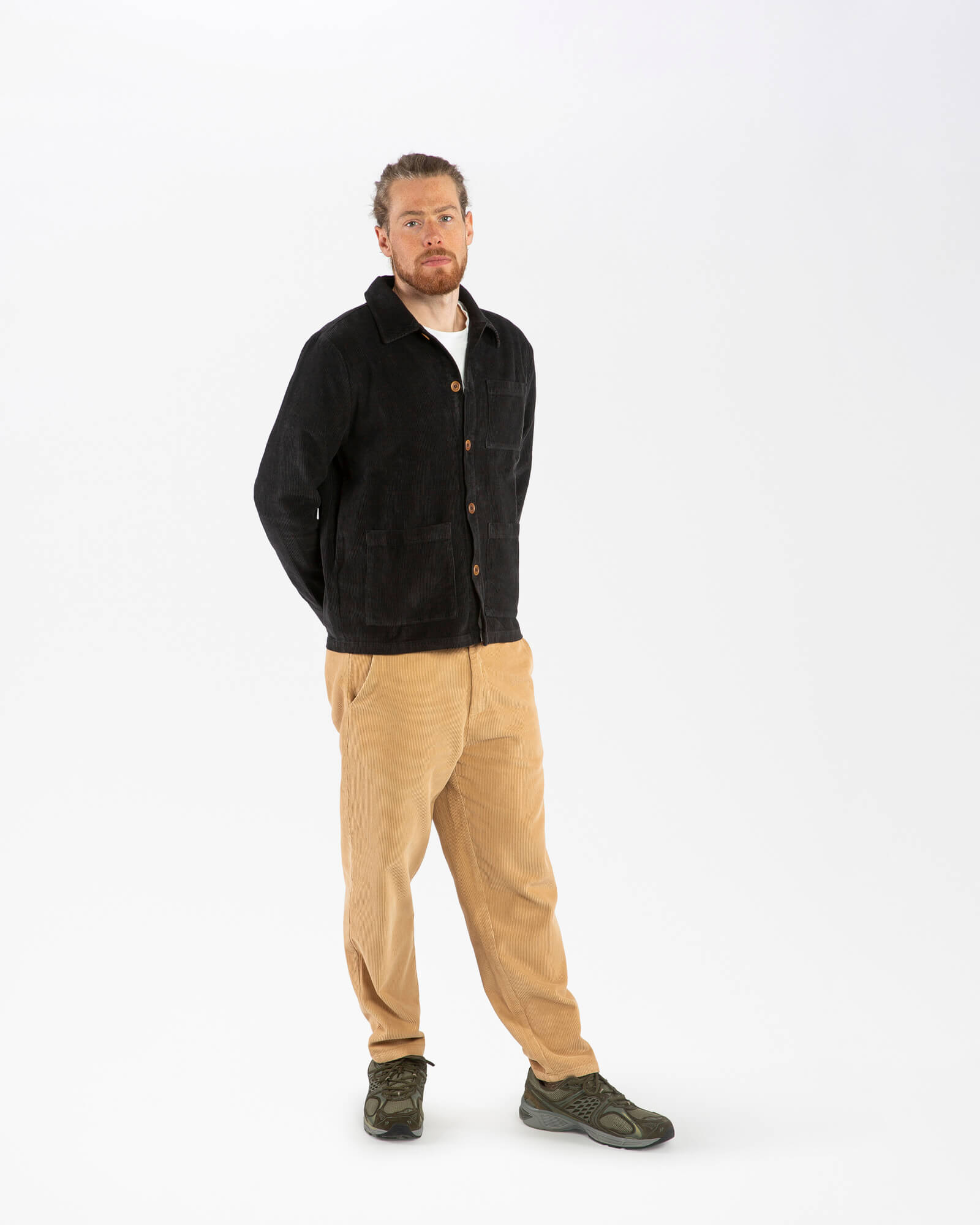 Schwarze Kordjacke aus 100% Bio-Baumwolle von Matona