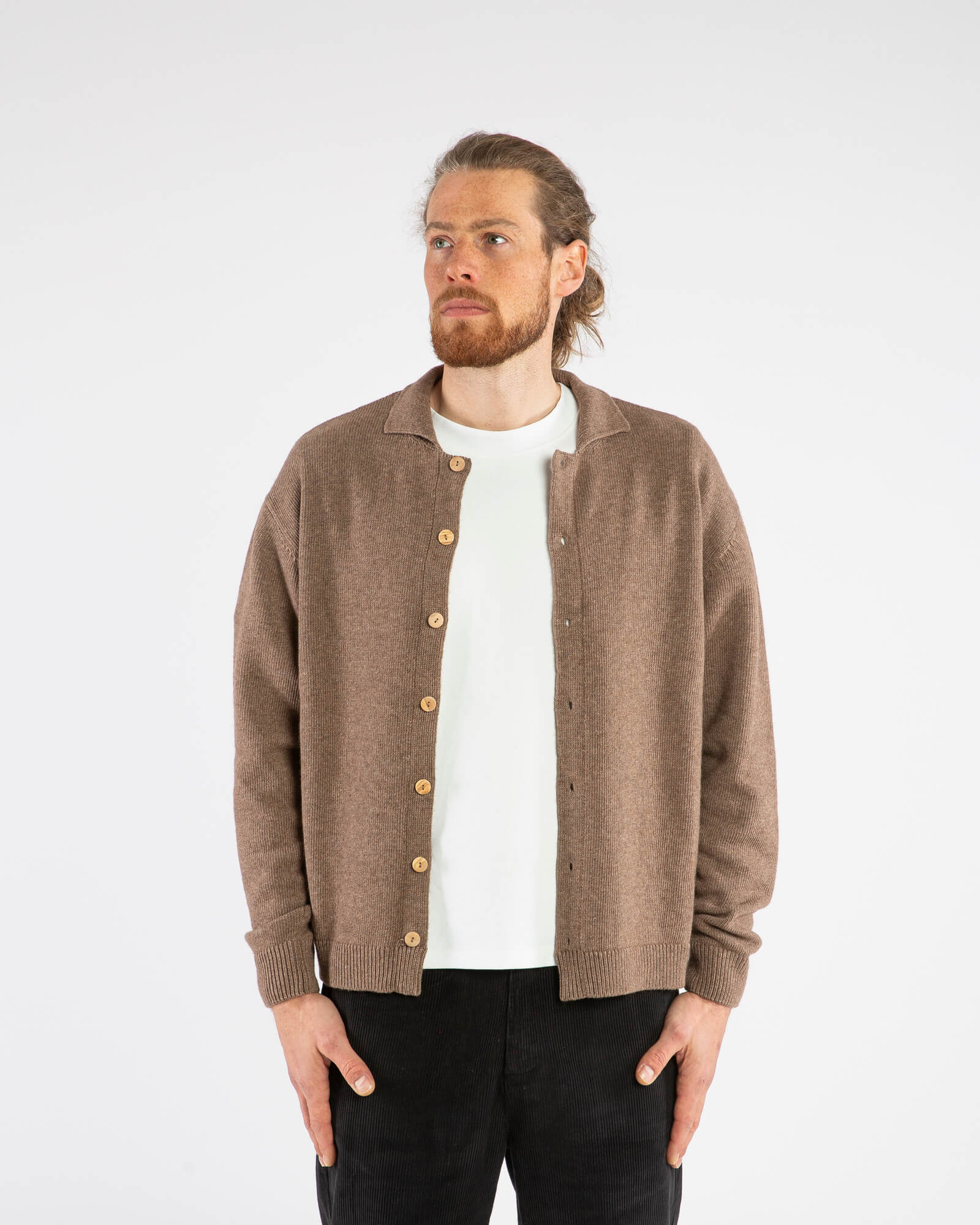 Braune Strickjacke sepia aus 100% Bio-Wolle von Matona