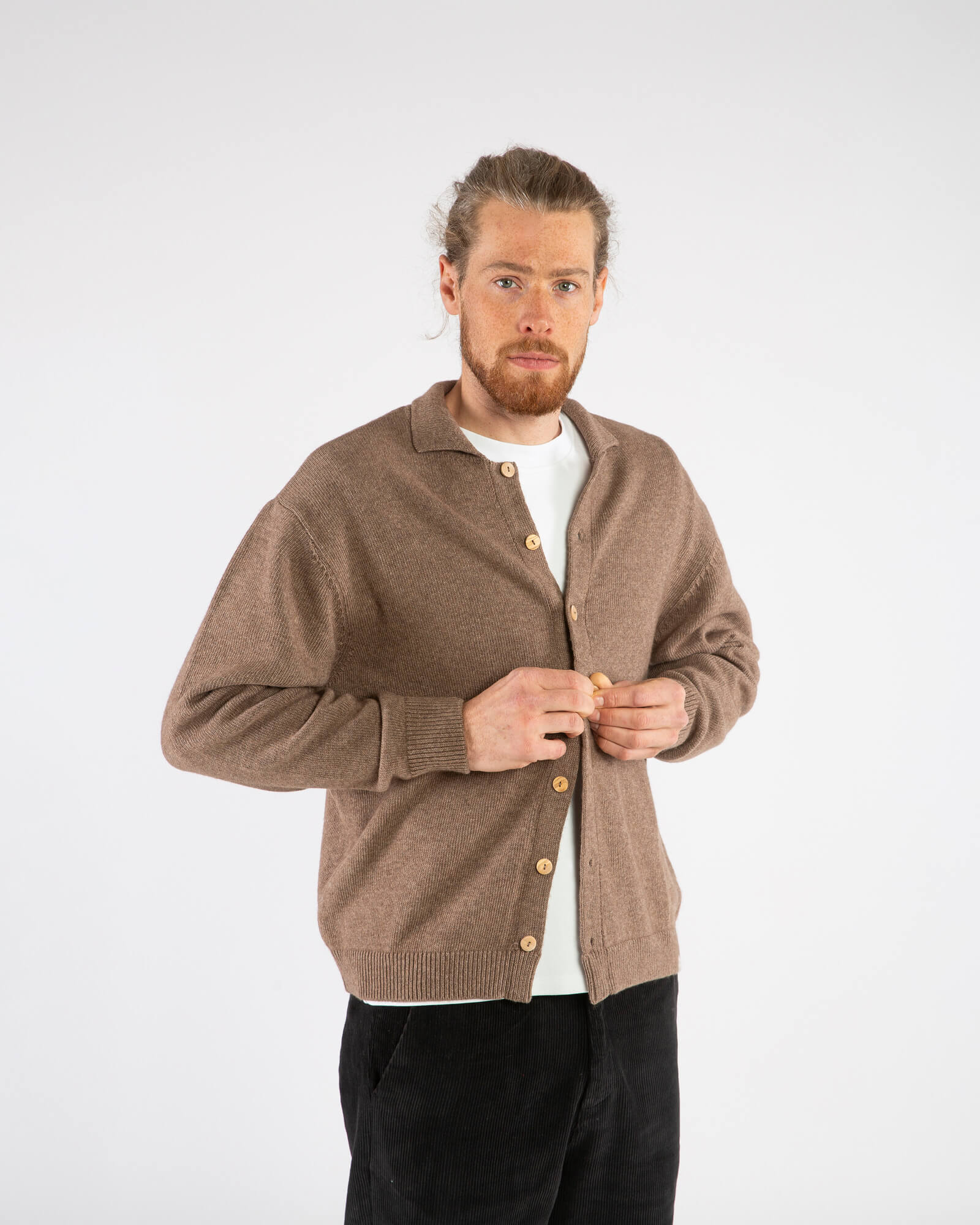 Braune Strickjacke sepia aus 100% Bio-Wolle von Matona