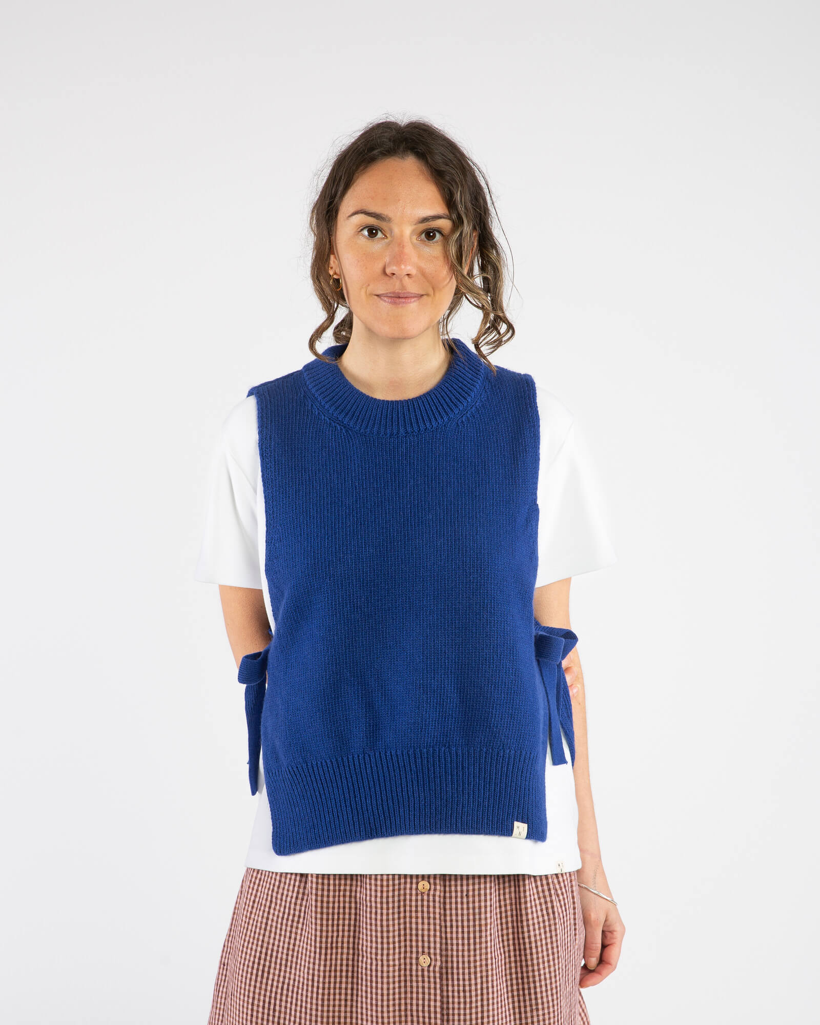 Blaue Schürzenweste aus Bio-Wolle von Matona
