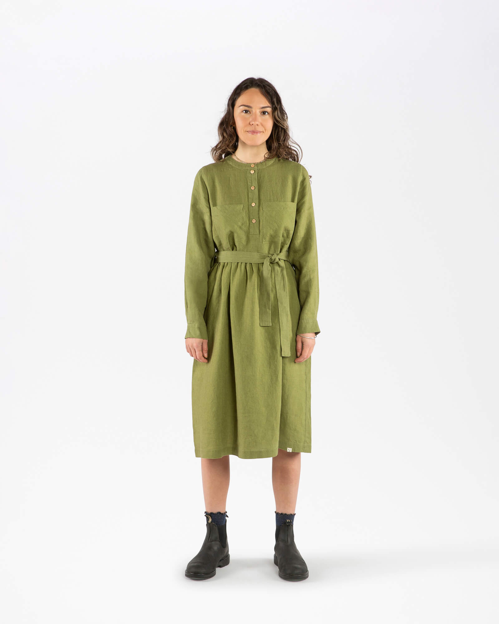Grünes Kleid cardamom aus 100% Leinen von Matona