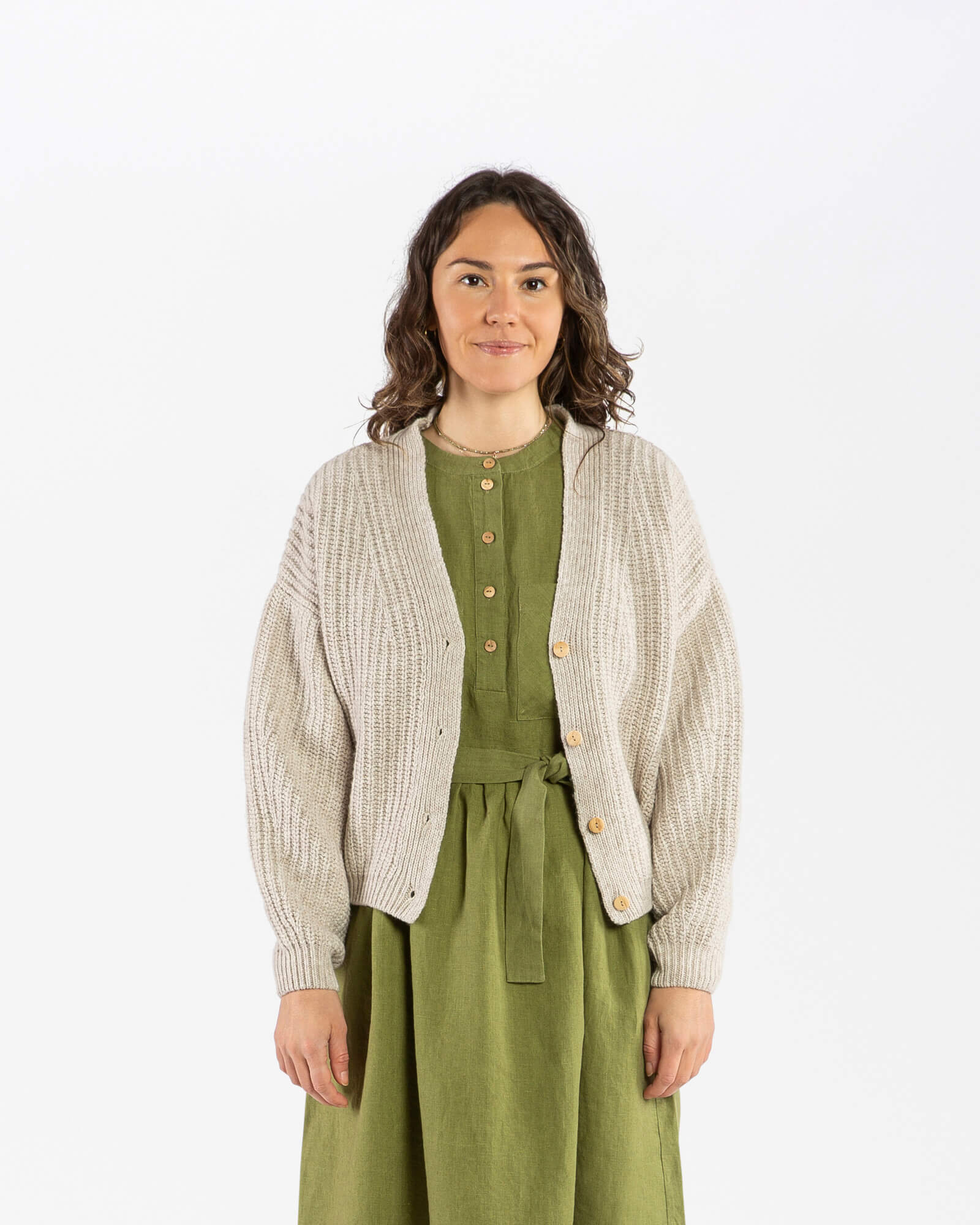 Beige Strickjacke salt aus Bio-Wolle von Matona