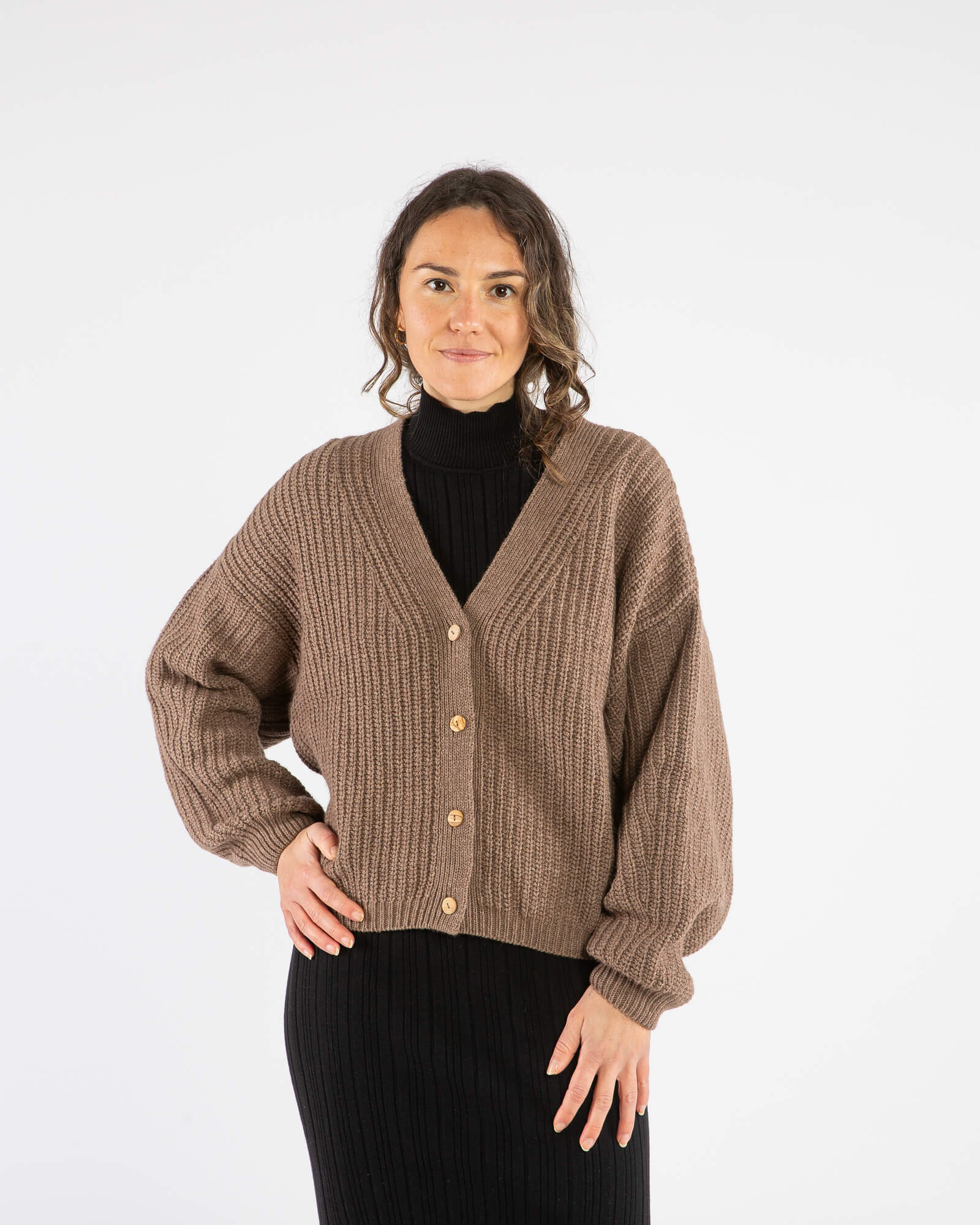Braune Strickjacke sepia aus Bio-Wolle von Matona