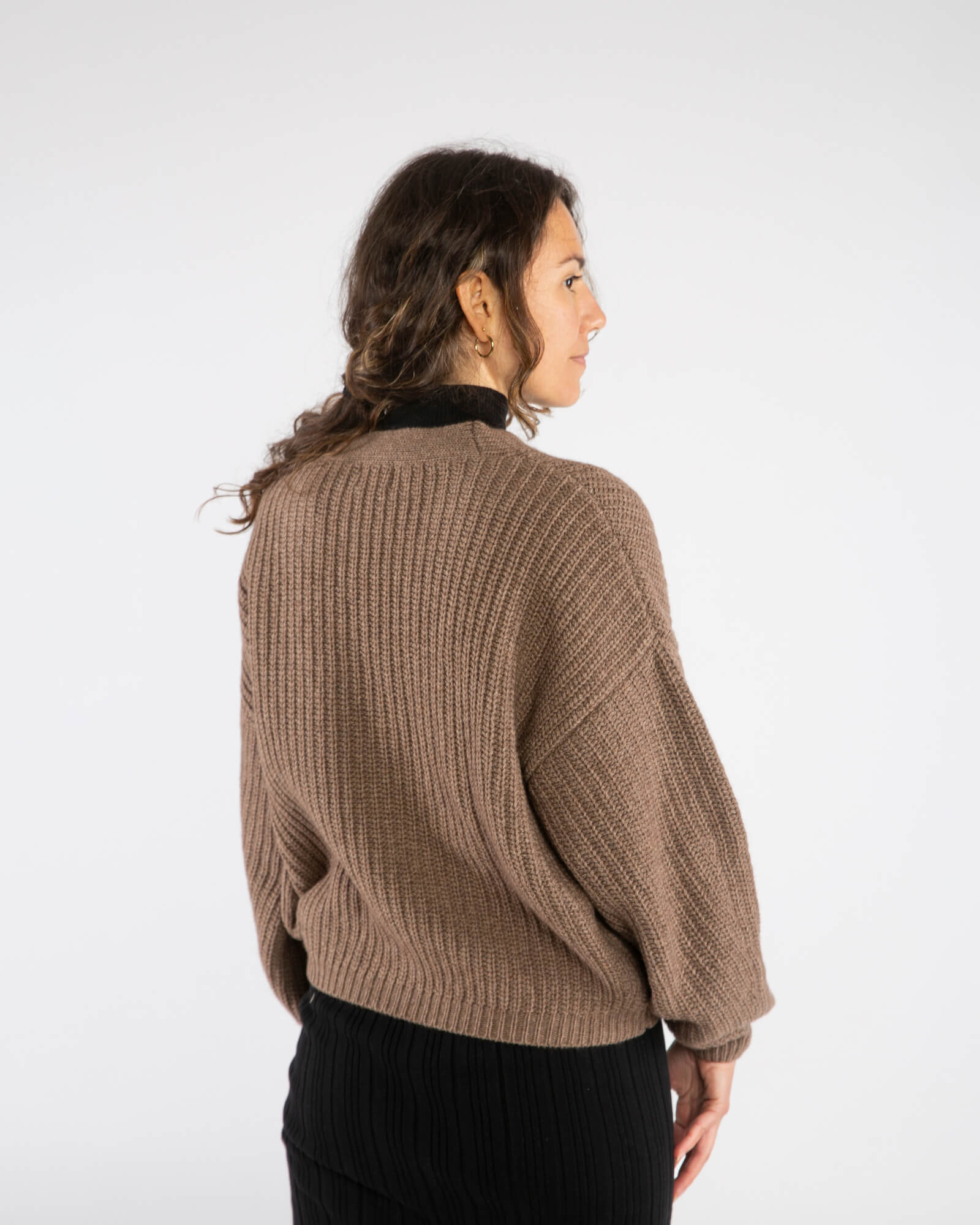 Braune Strickjacke sepia aus Bio-Wolle von Matona