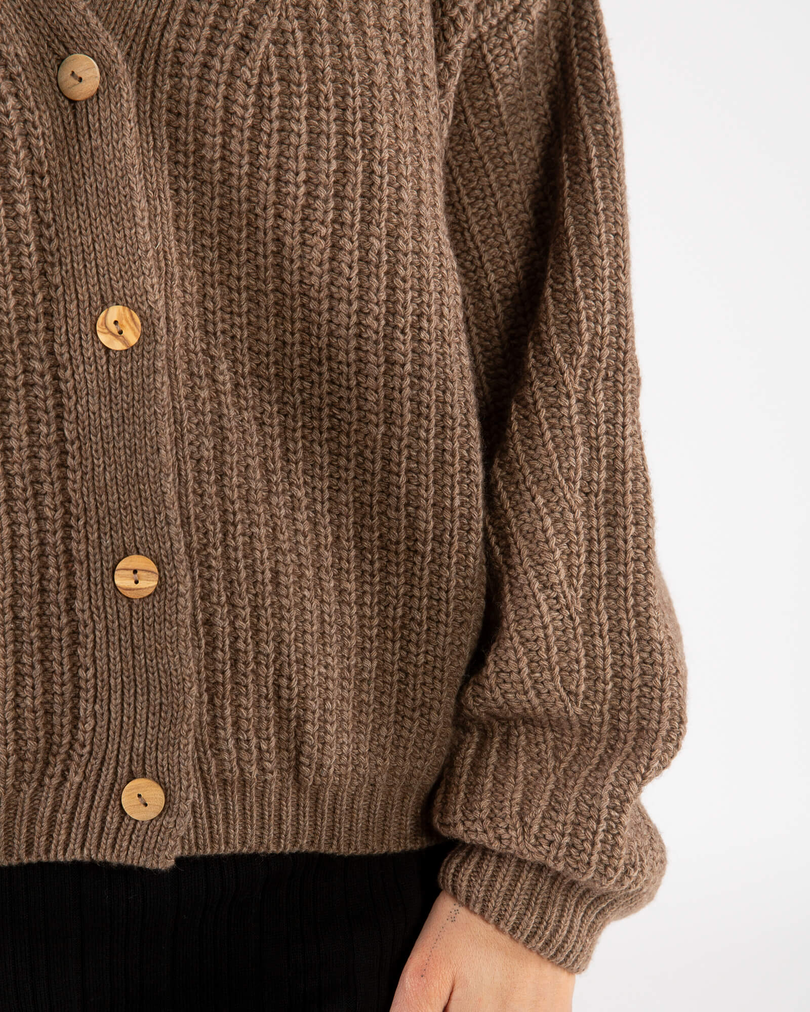 Braune Strickjacke sepia aus Bio-Wolle von Matona
