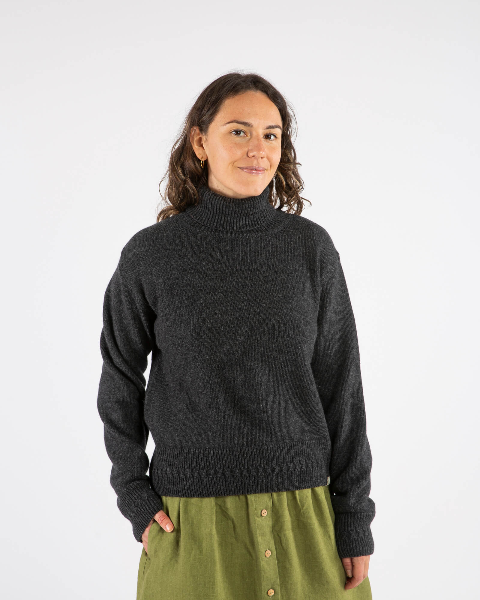 Grauer Rollkragenpullover aus Bio-Wolle von Matona