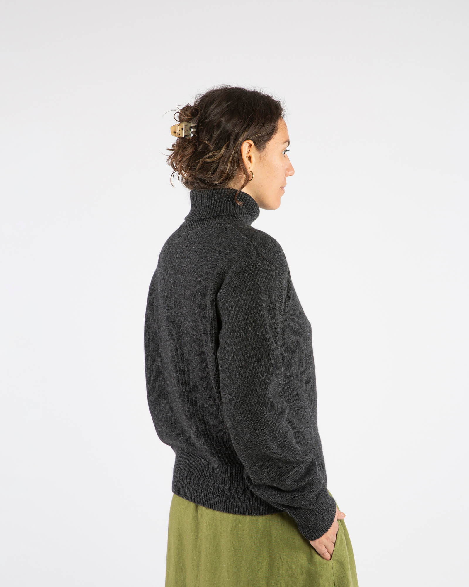 Grauer Rollkragenpullover aus Bio-Wolle von Matona