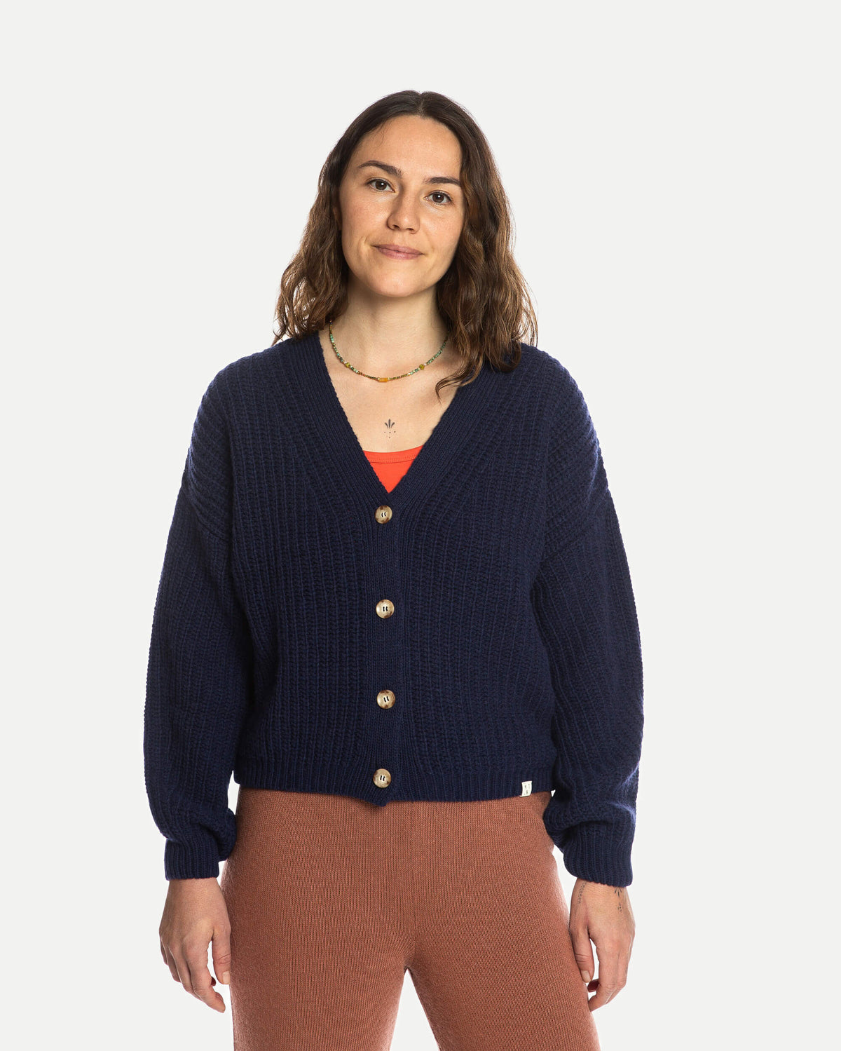 Dunkelblaue Strickjacke aus Bio-Wolle von Matona