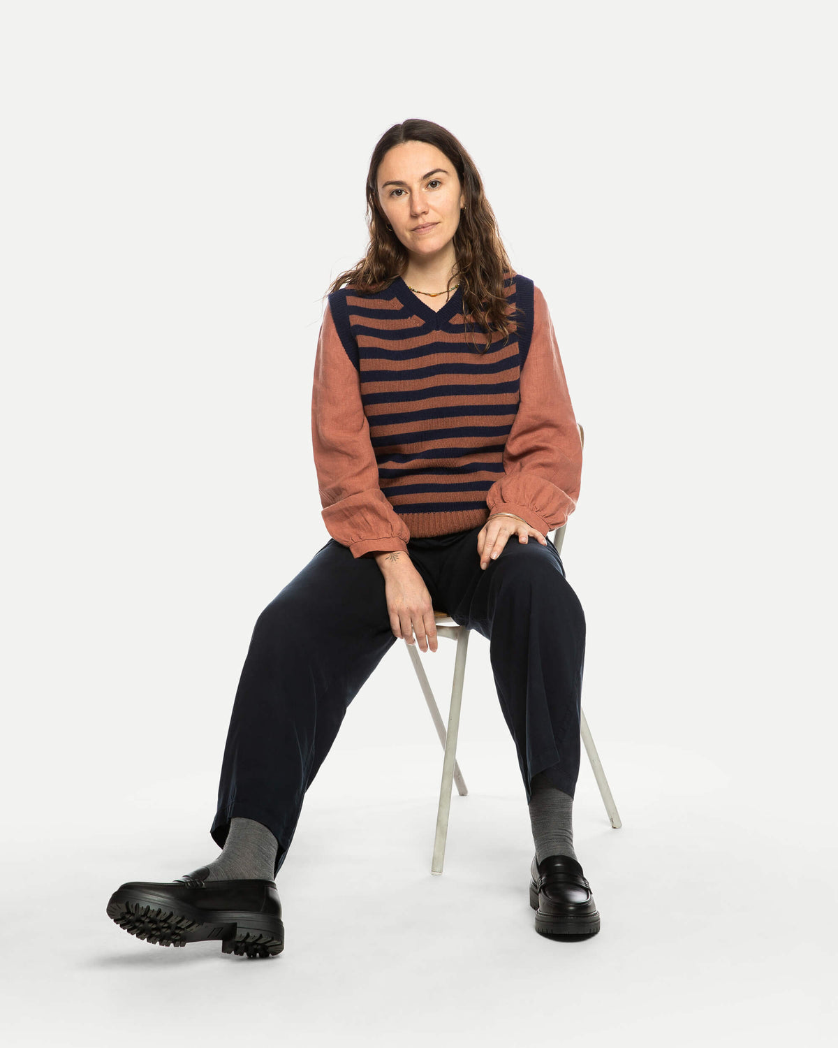 Gestreifter Navy Pullunder V-Neck aus Bio-Wolle von Matona