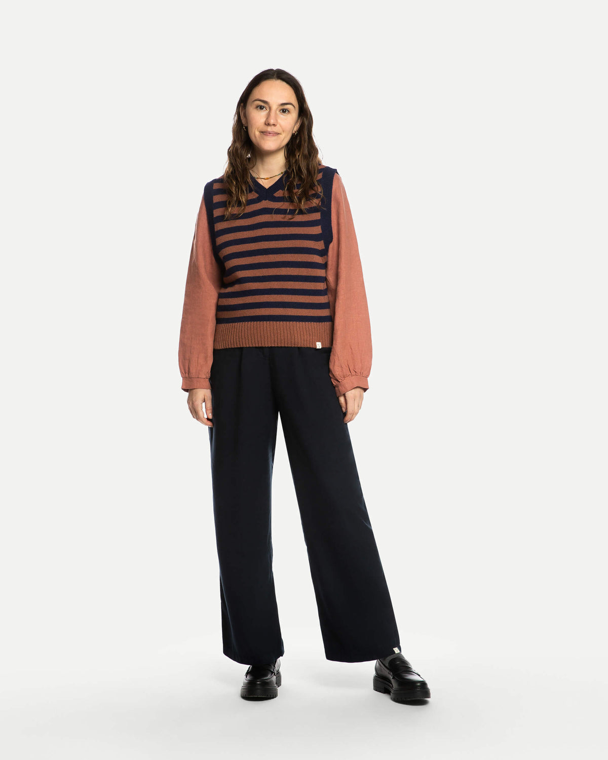 Gestreifter Navy Pullunder V-Neck aus Bio-Wolle von Matona