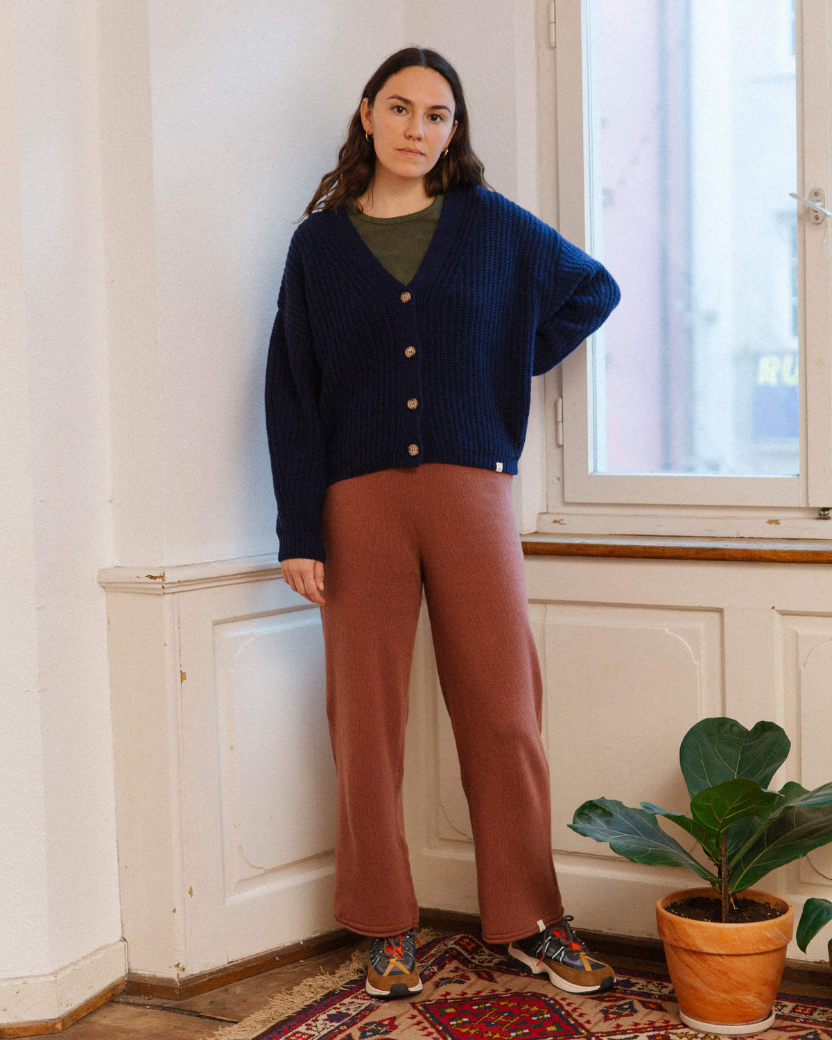 Dunkelblaue Strickjacke aus Bio-Wolle von Matona