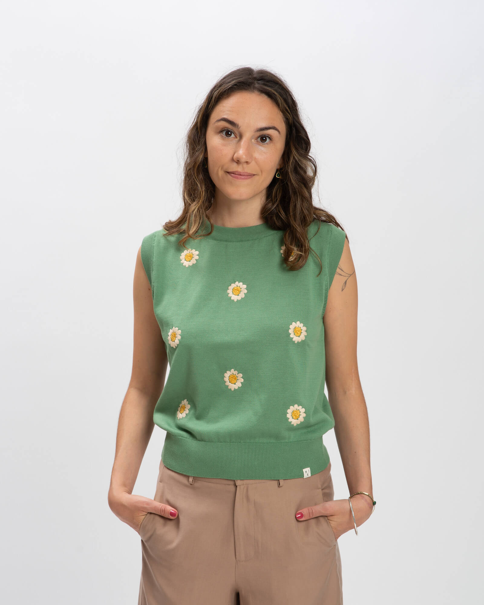 Green knitted top made of 100% organic cotton by Matona