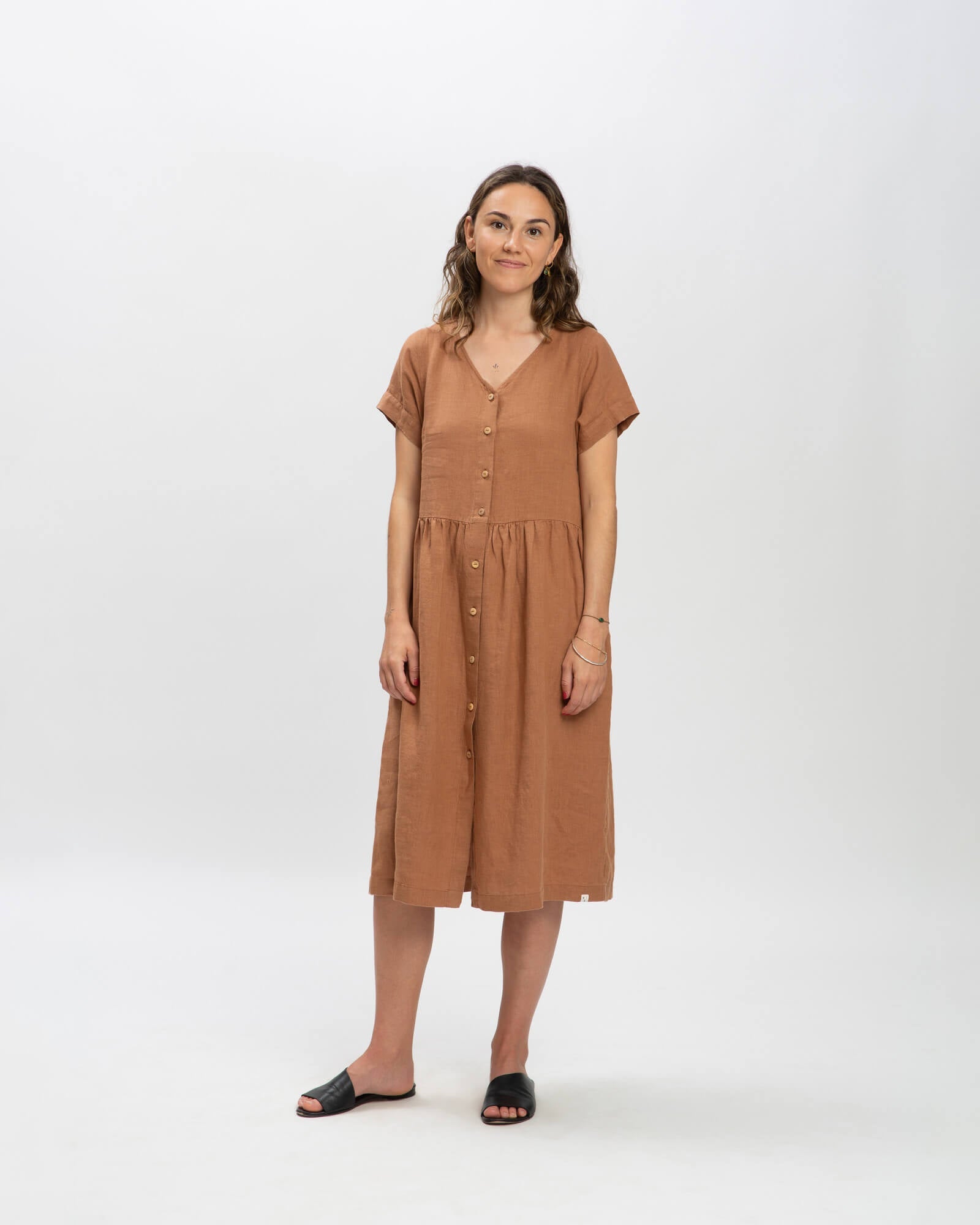 Robe midi en lin marron de Matona