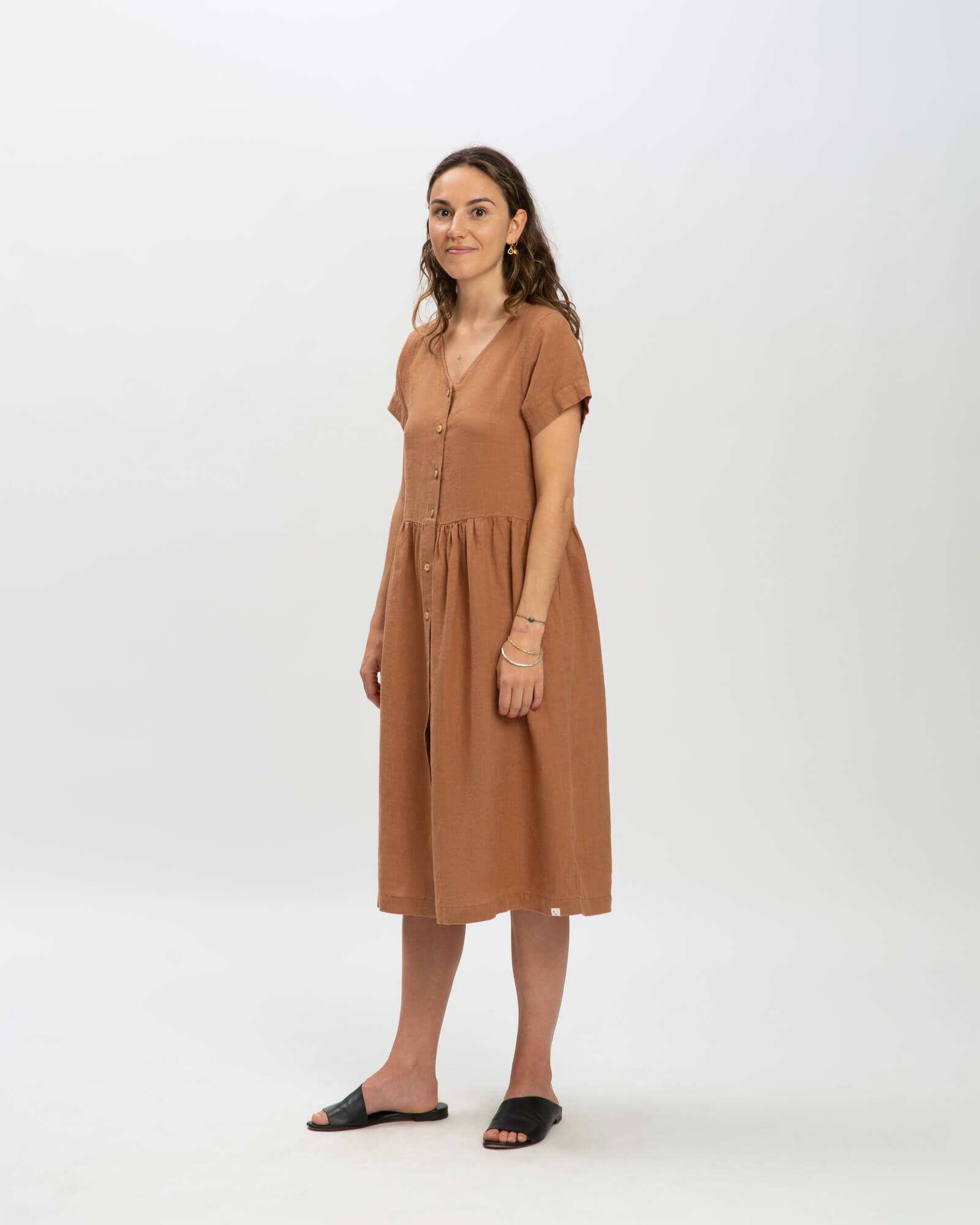 Robe midi en lin marron de Matona