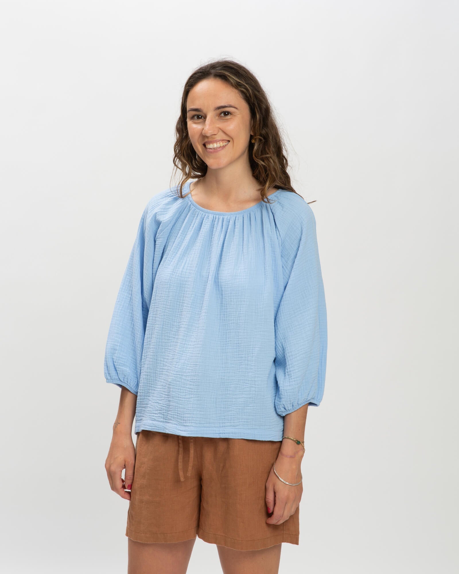 Blue blouse made of 100% cotton muslin by Matona