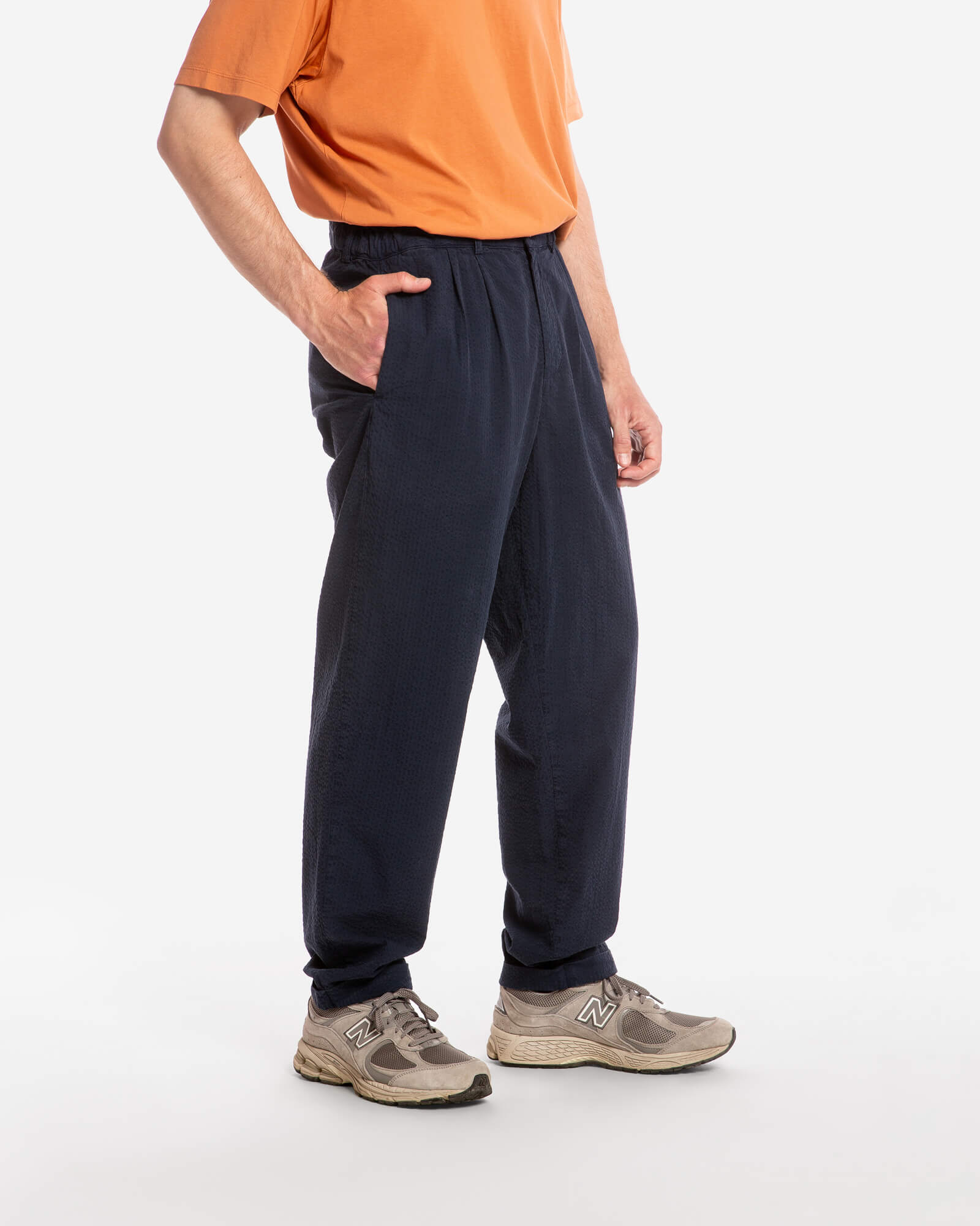 Pantalon bleu foncé en coton 100 % biologique de la marque Matona