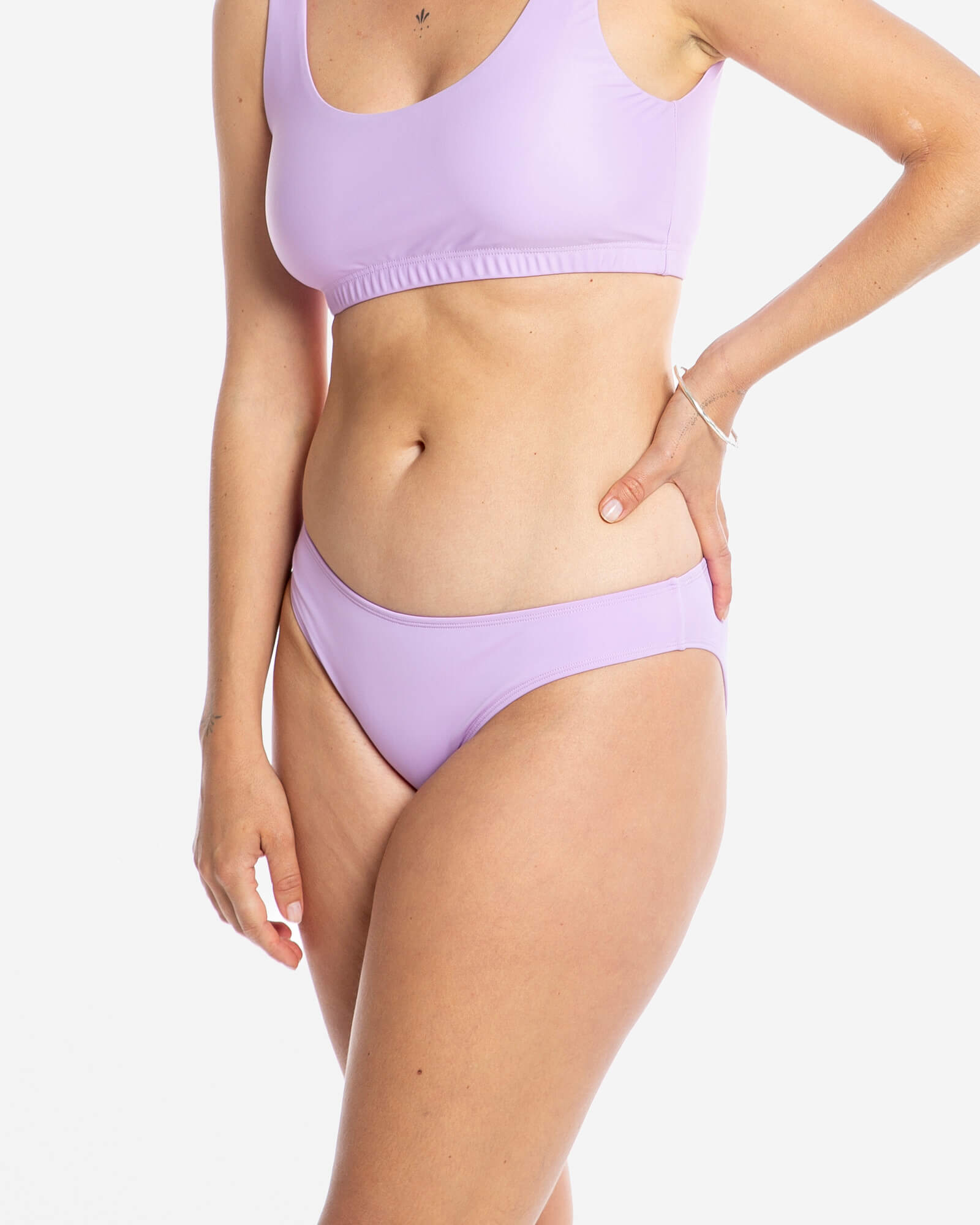 Bas de bikini violet en Econyl durable de Matona