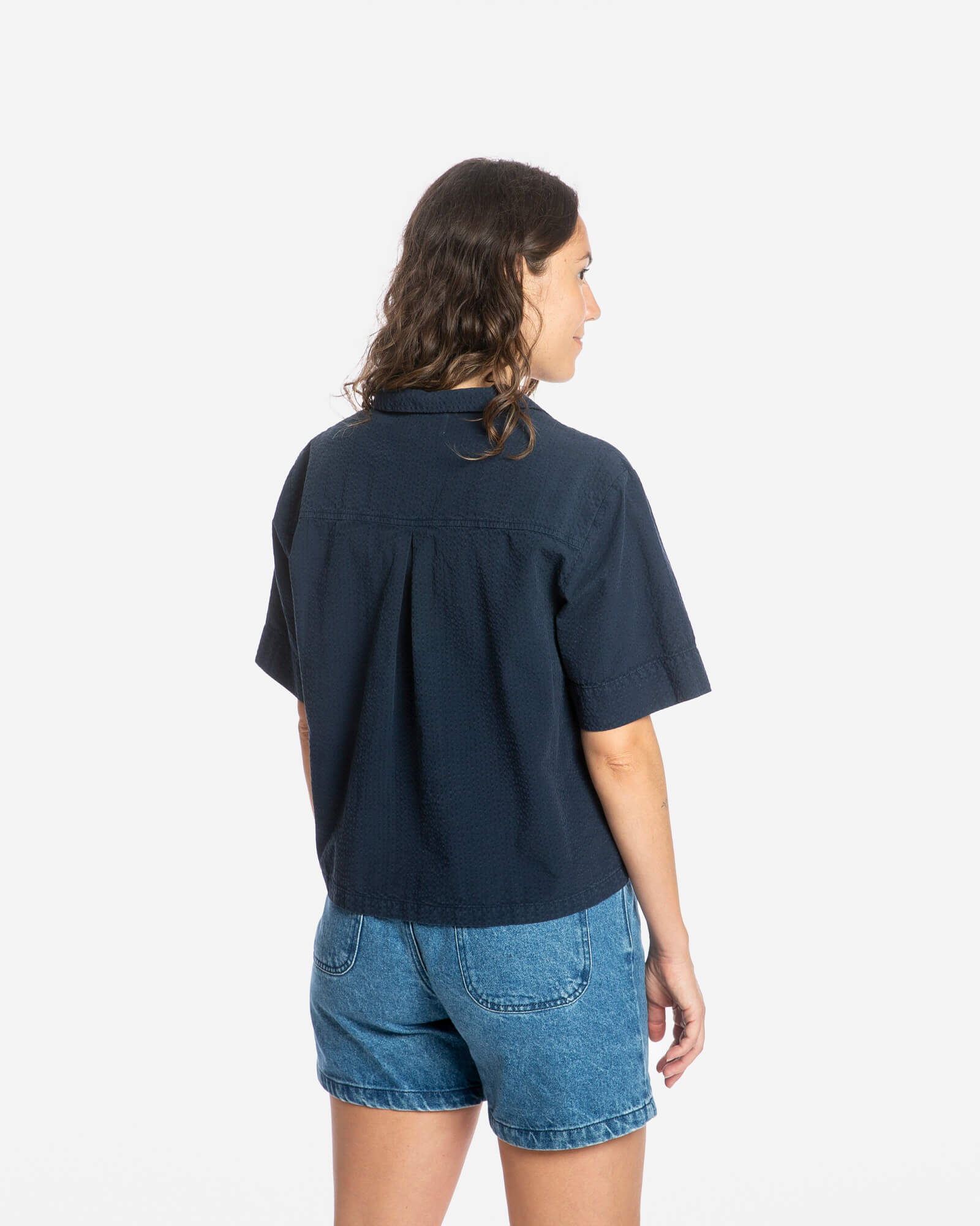 Dunkelblaue Bluse aus Seersucker-Material von Matona