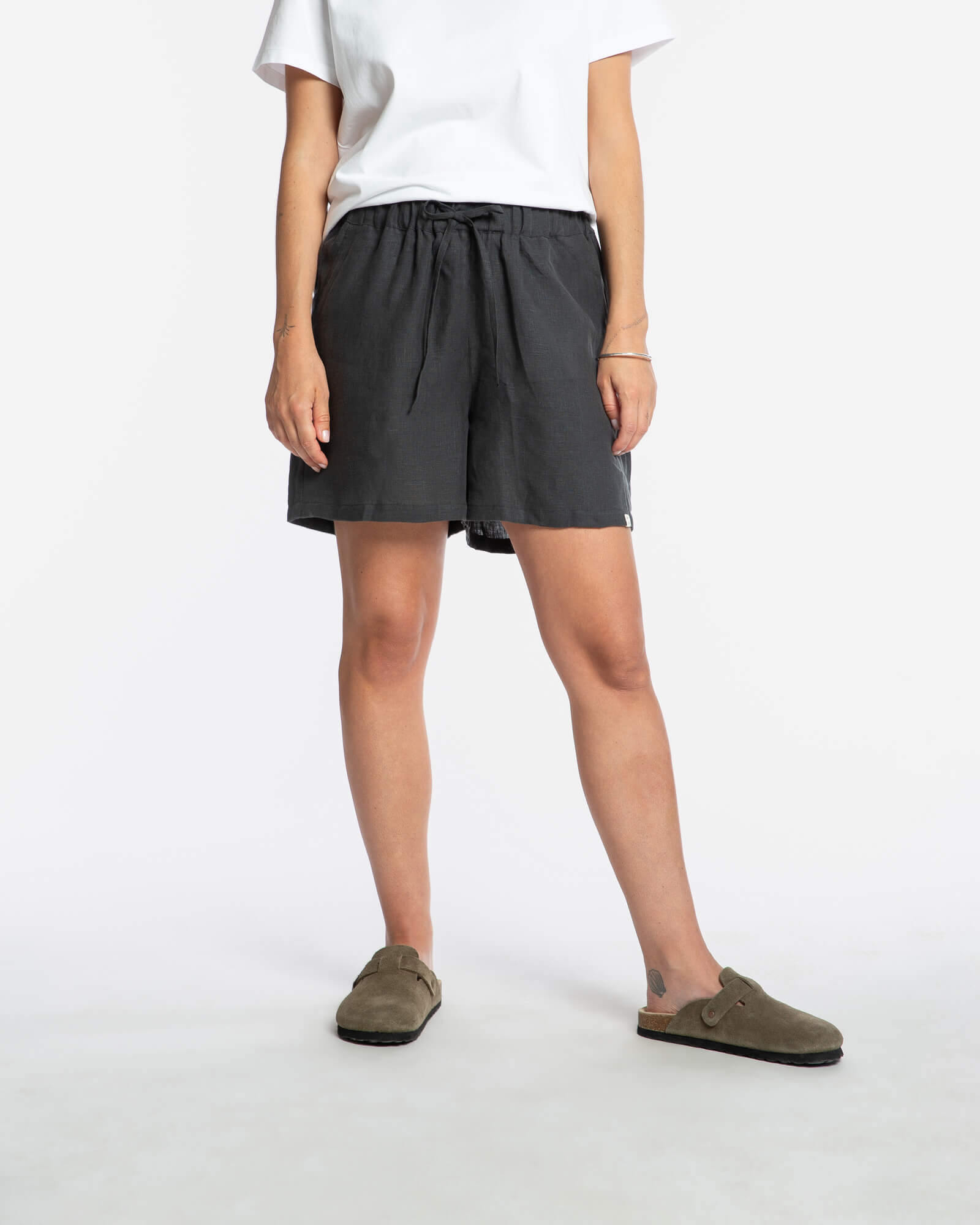 Schwarze Shorts aus 100% Leinen von Matona
