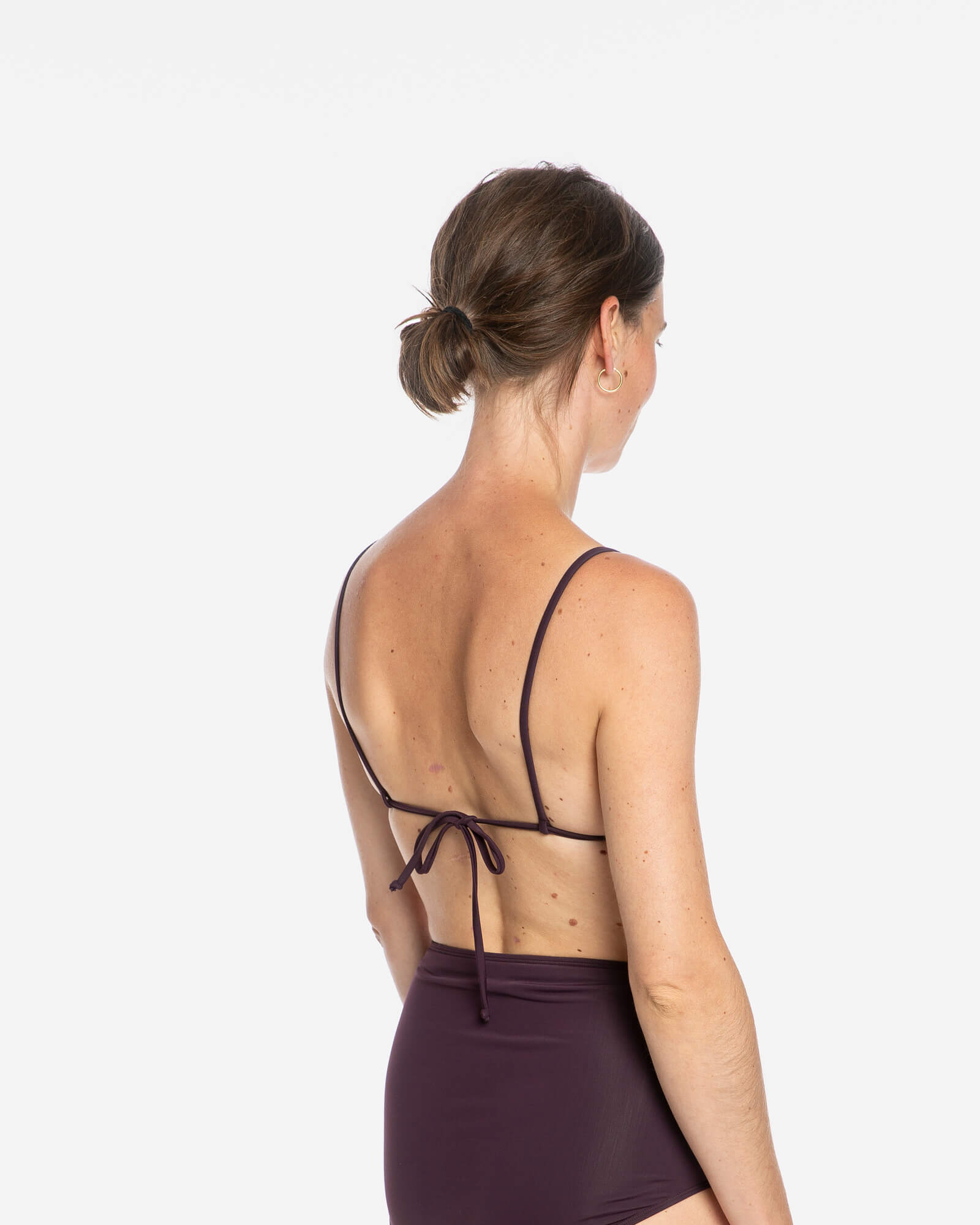 Haut de bikini triangle violet foncé en Econyl durable de Matona