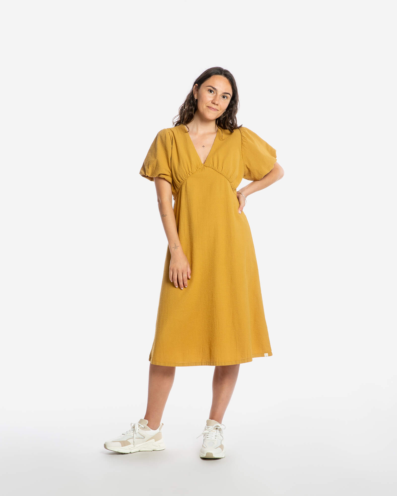 Dunkelgelbes Kleid V-Neck aus 100% Bio-Baumwolle von Matona