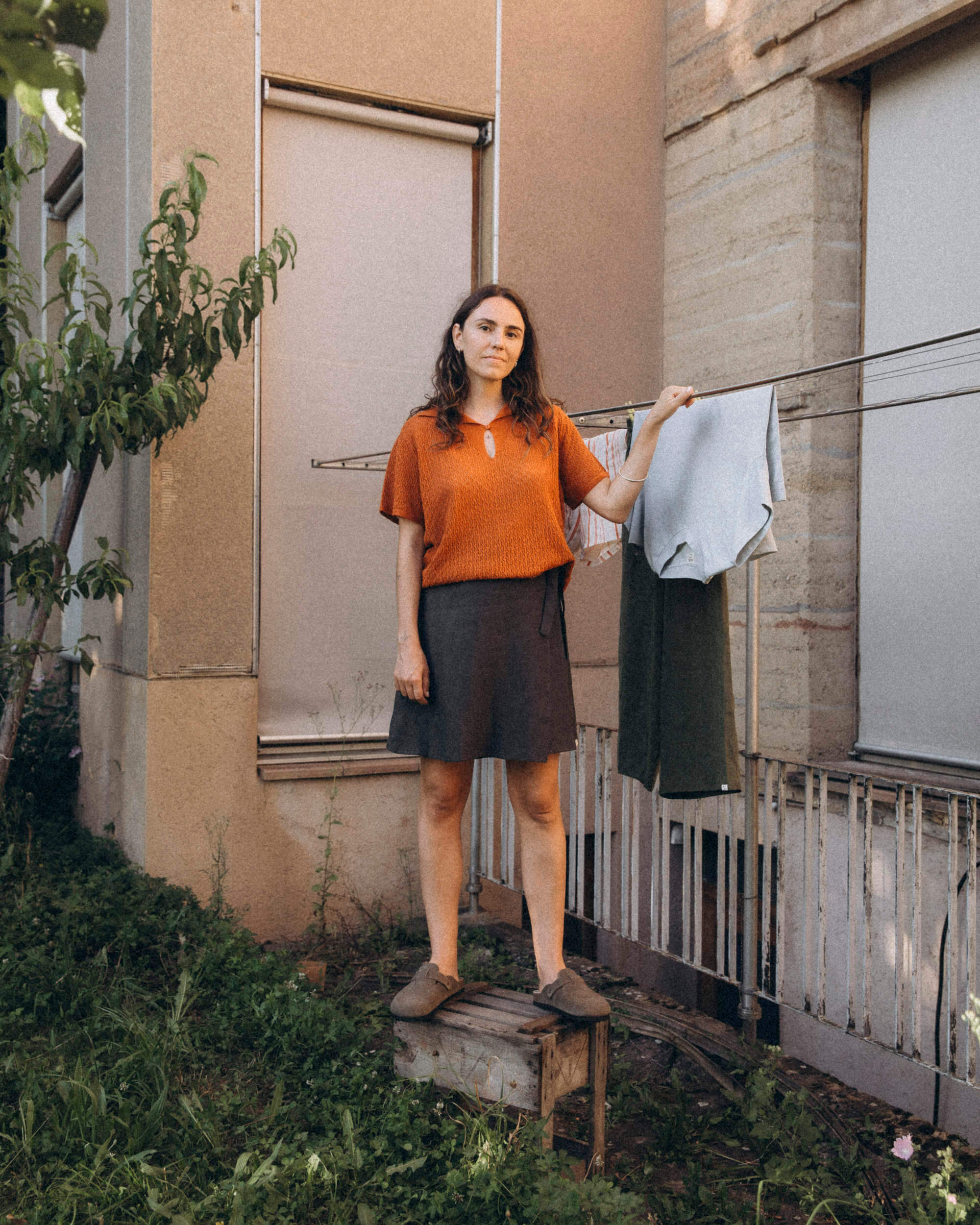 Jupe portefeuille noire 100% lin de Matona