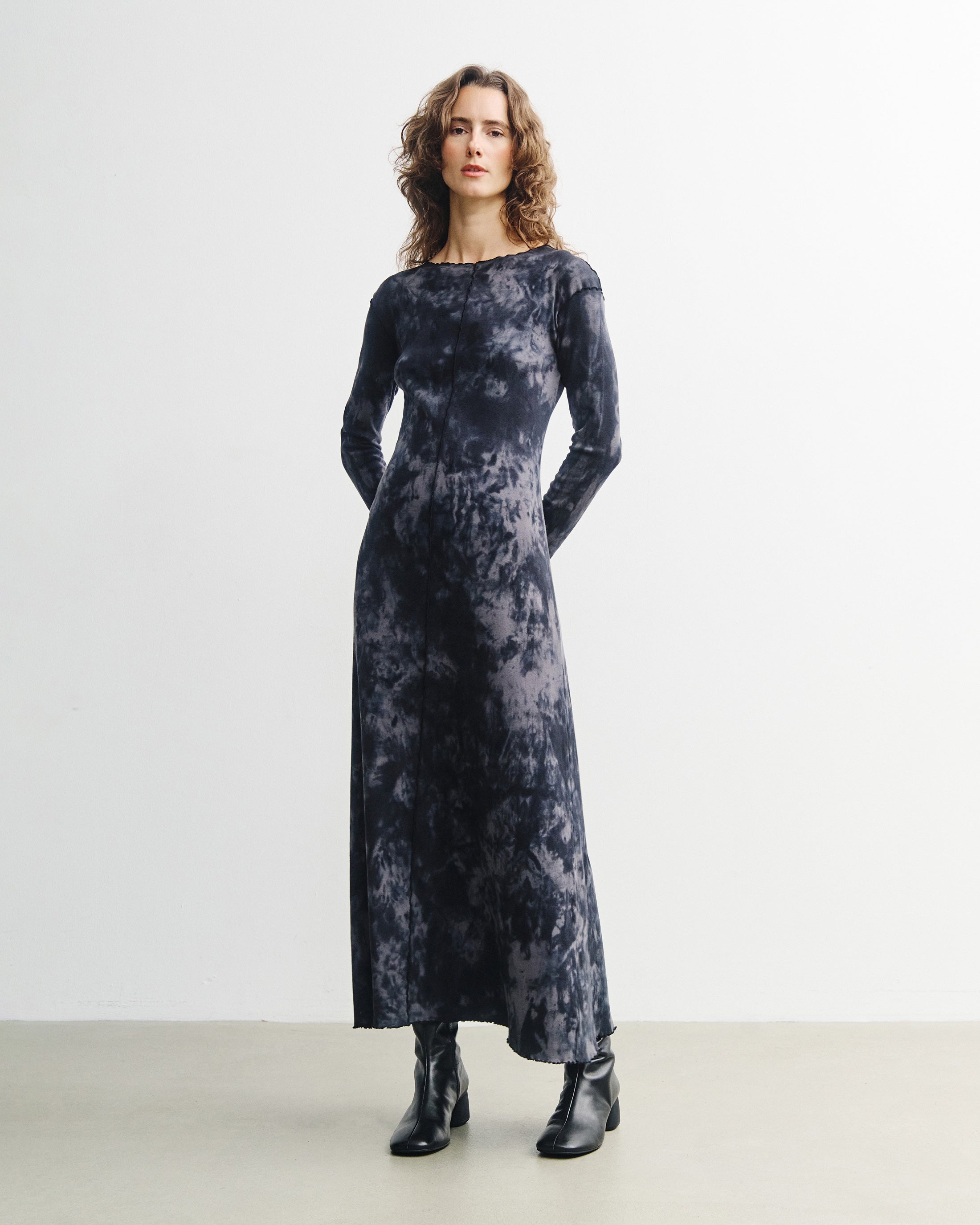 Schwarzes Kleid Batik Pin-Tucked aus Bio-Baumwolle von Rotholz