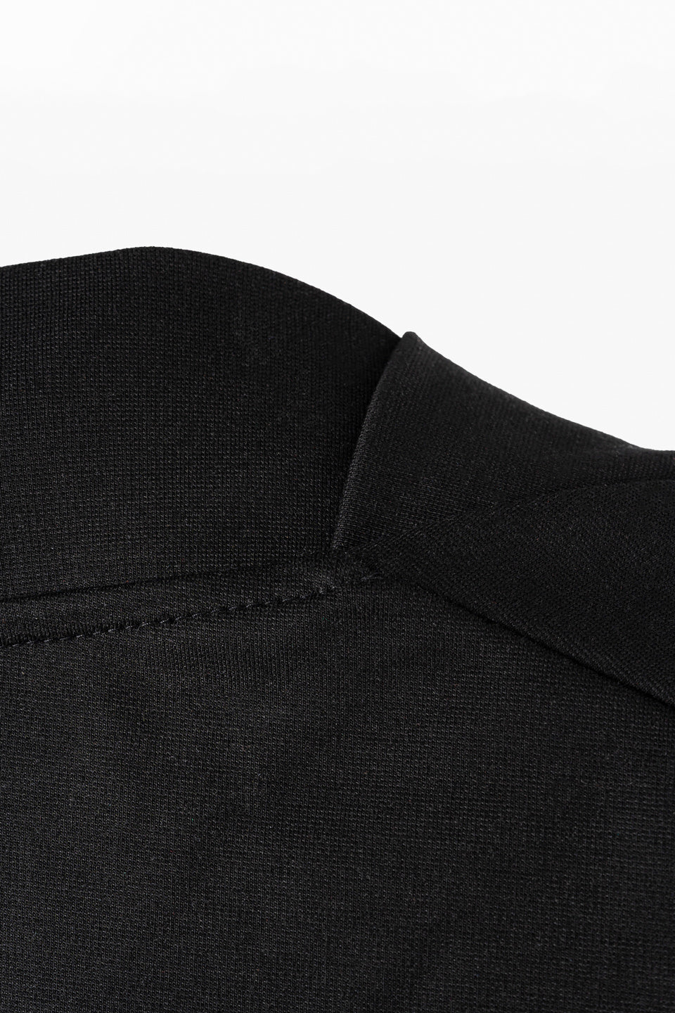 Schwarzer V-Neck Sweater aus Tencel von Moya Kala