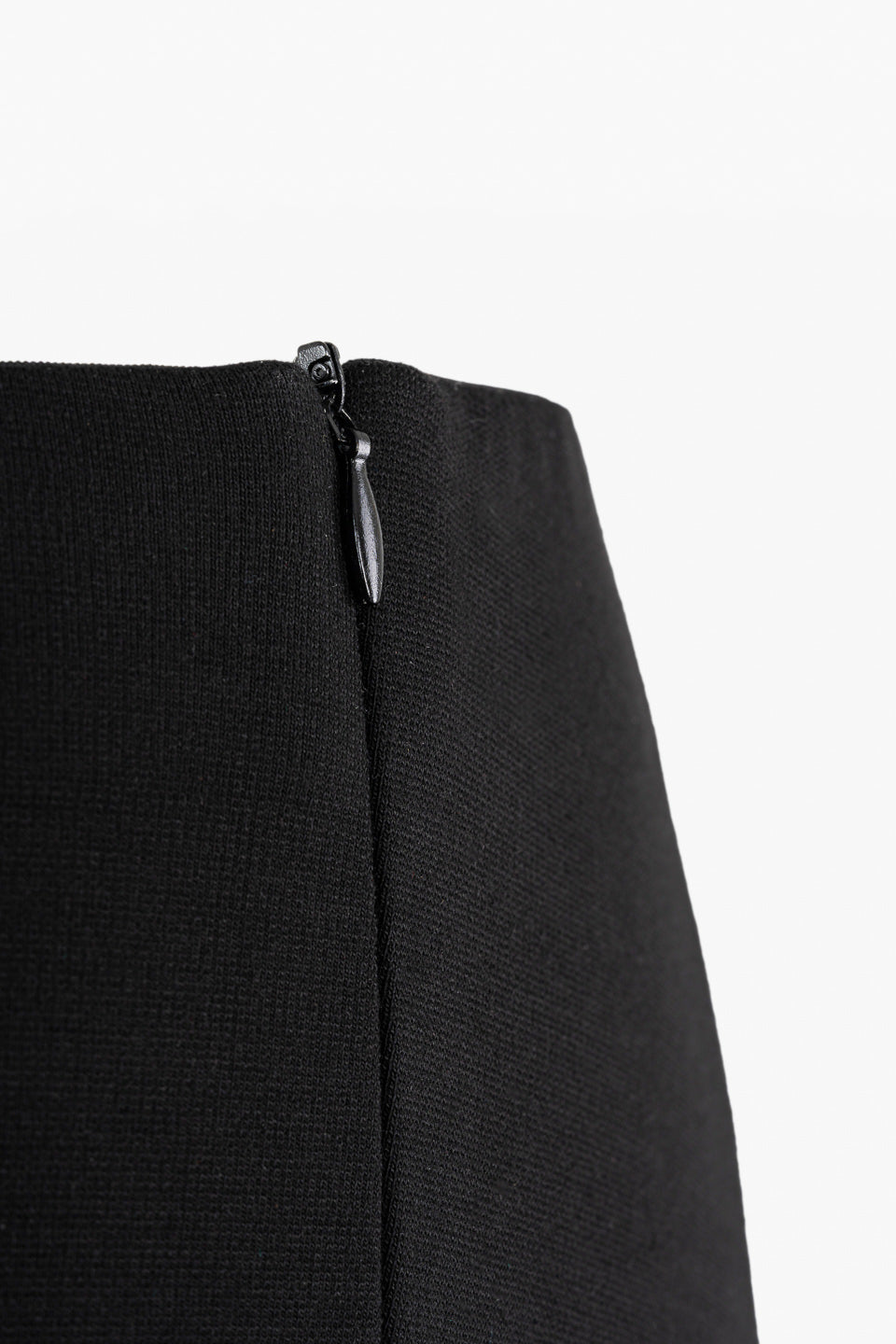 Schwarze Hose Transformation aus Tencel von Moya Kala