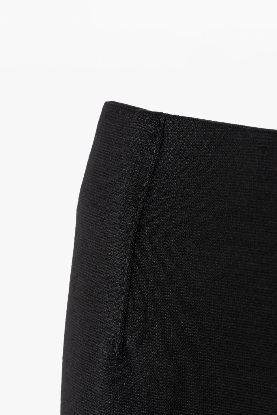 Schwarze Hose Transformation aus Tencel von Moya Kala