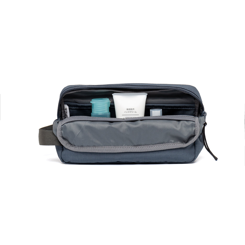 Trousse cosmétique bleue NEO Lithe Vandra en PET recyclé de Lefrik