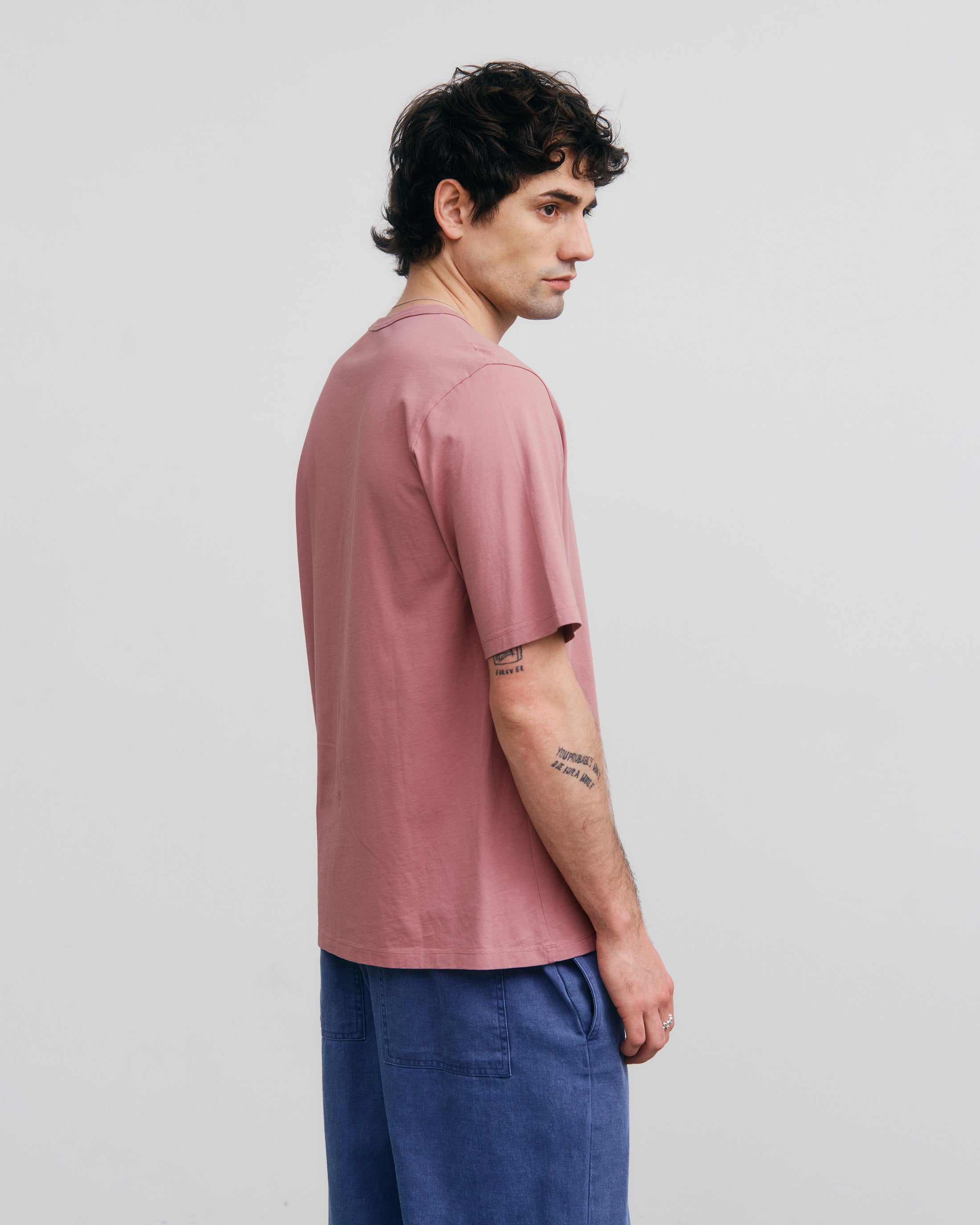 Pinkes Logo T-Shirt aus Bio-Baumwolle von Rotholz
