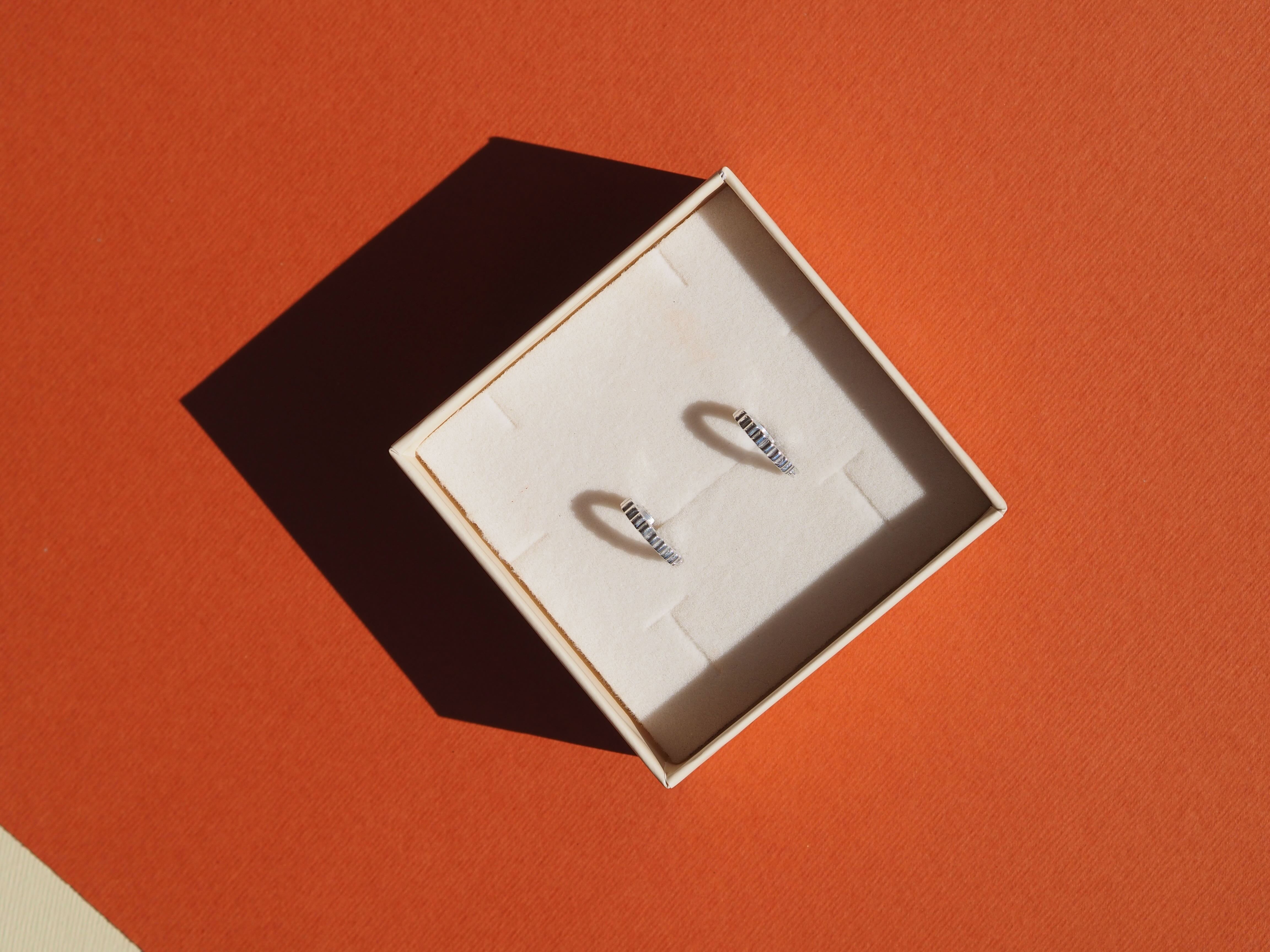 INGRANAGGI mini hoop earrings with clasp