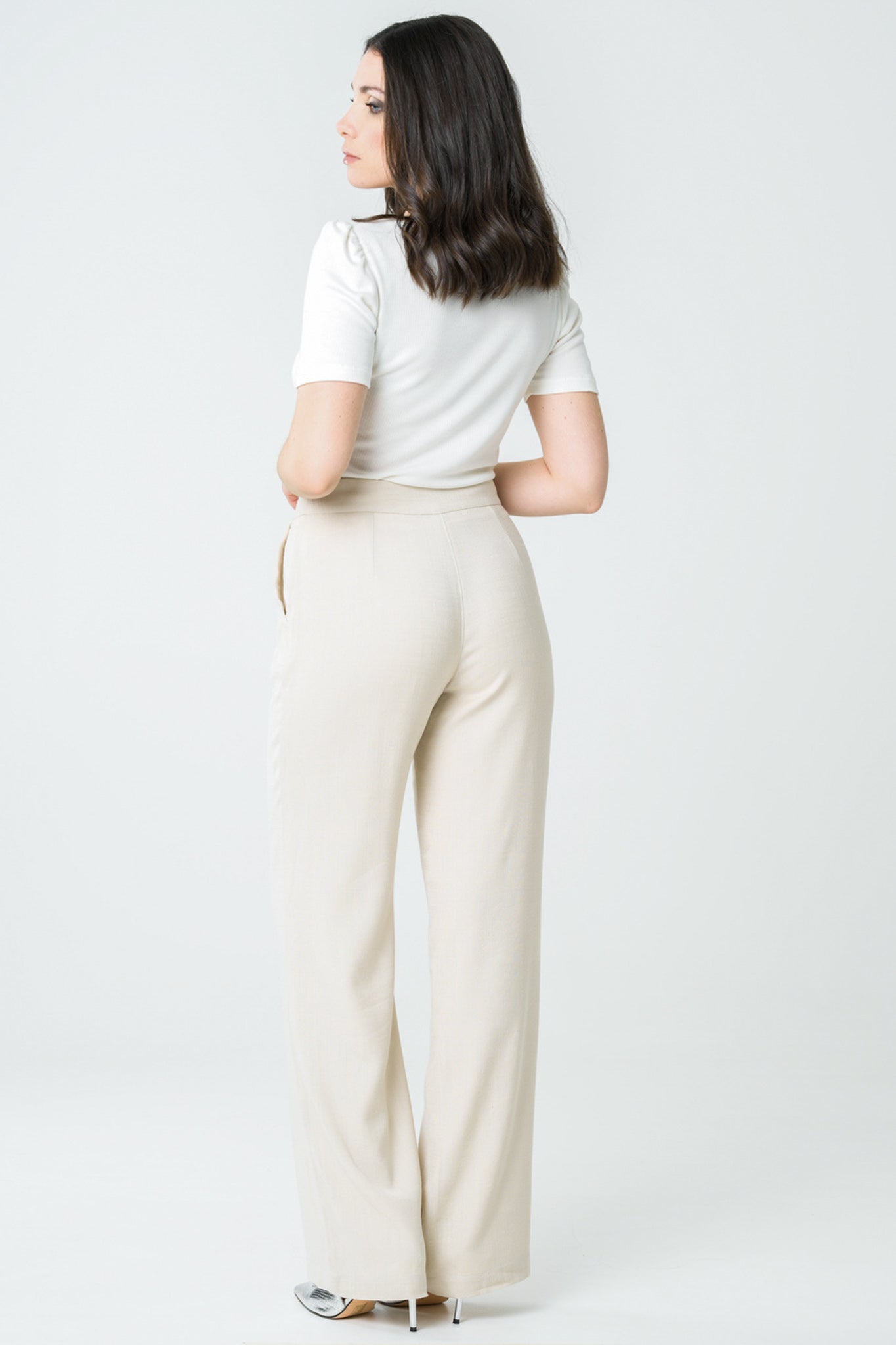 Beige Laurier trousers made of Tencel by Avani