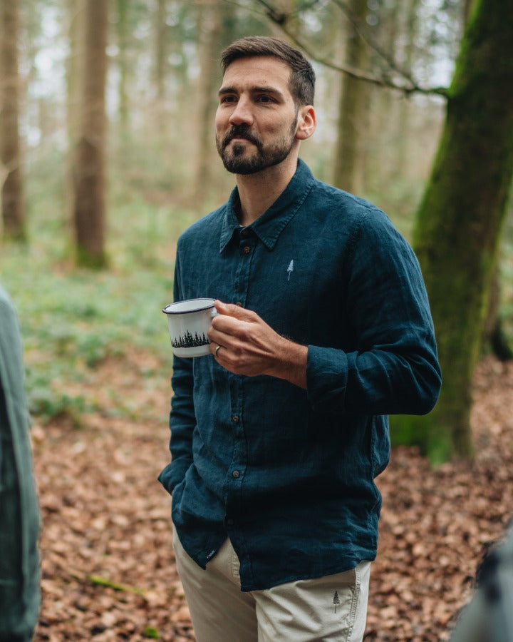 Chemise TreePlanter en lin bleu marine foncé par NIKIN