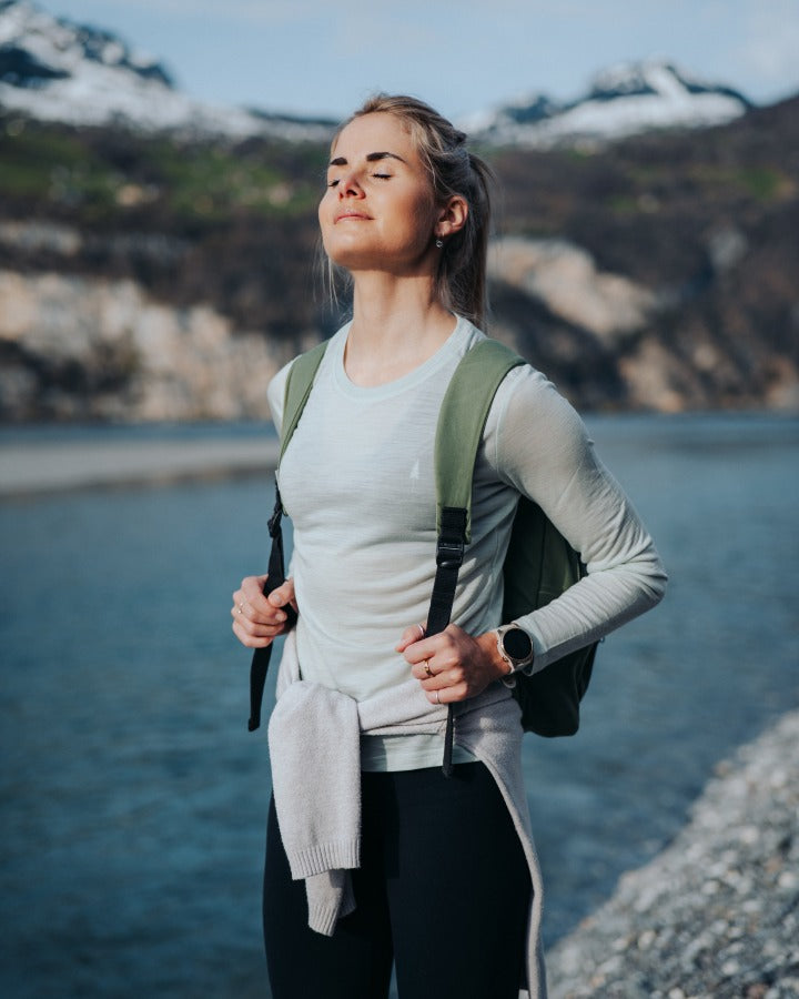 Hellgrünes Langarmshirt Tree aus Tencel und Merinowolle von Nikin