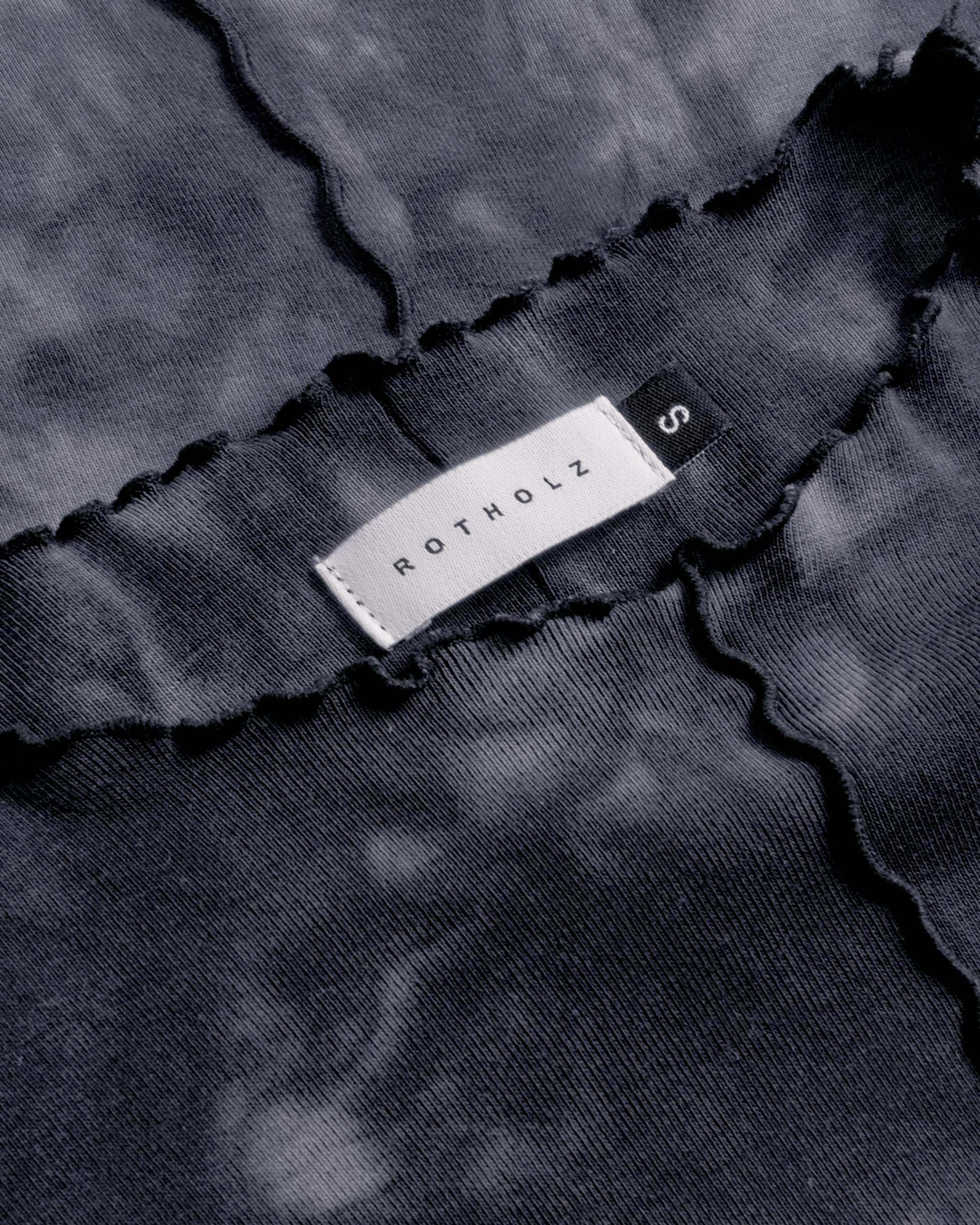 Schwarzes Langarmshirt Pin-Tucked aus Bio-Baumwolle von Rotholz