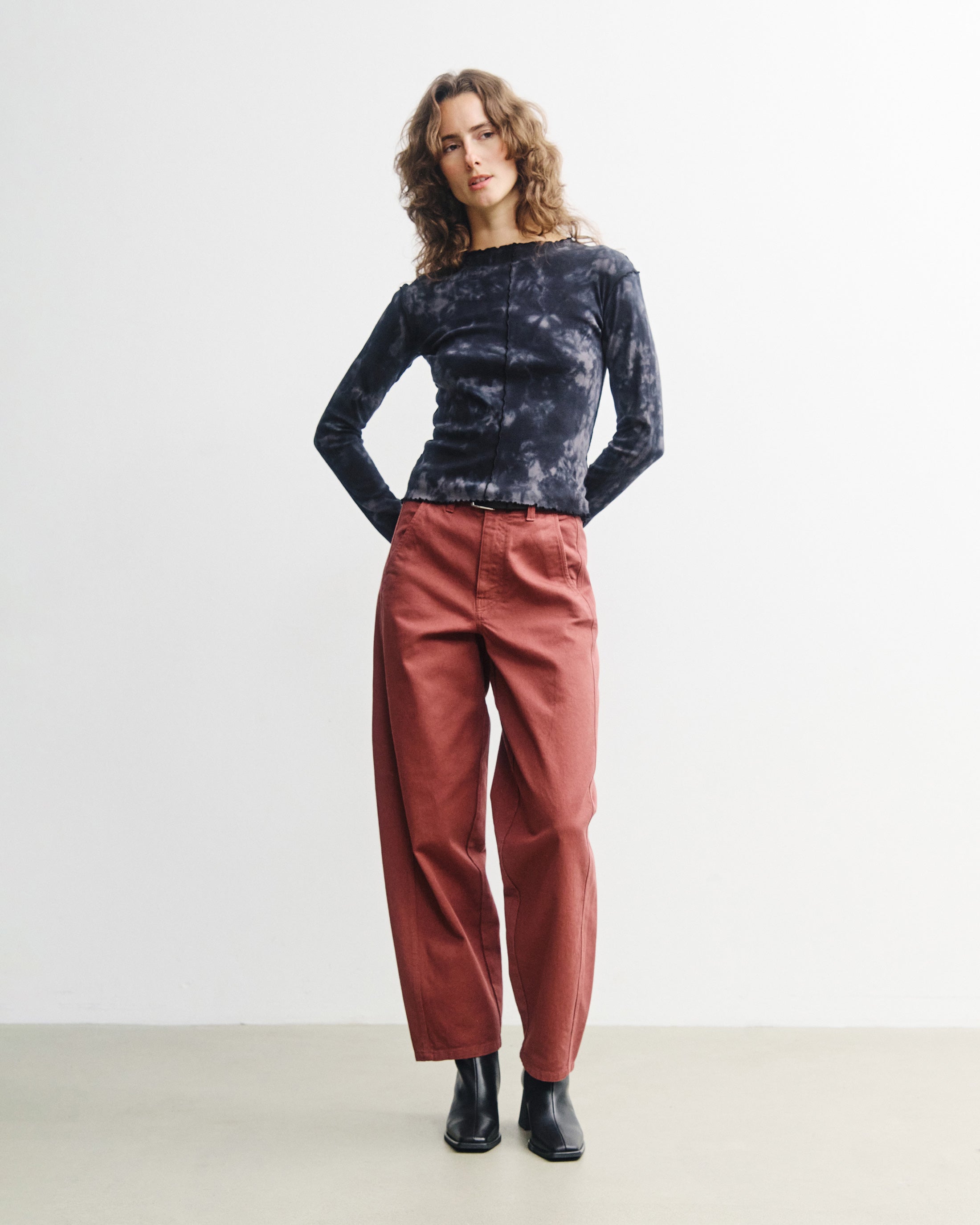 Schwarzes Langarmshirt Pin-Tucked aus Bio-Baumwolle von Rotholz