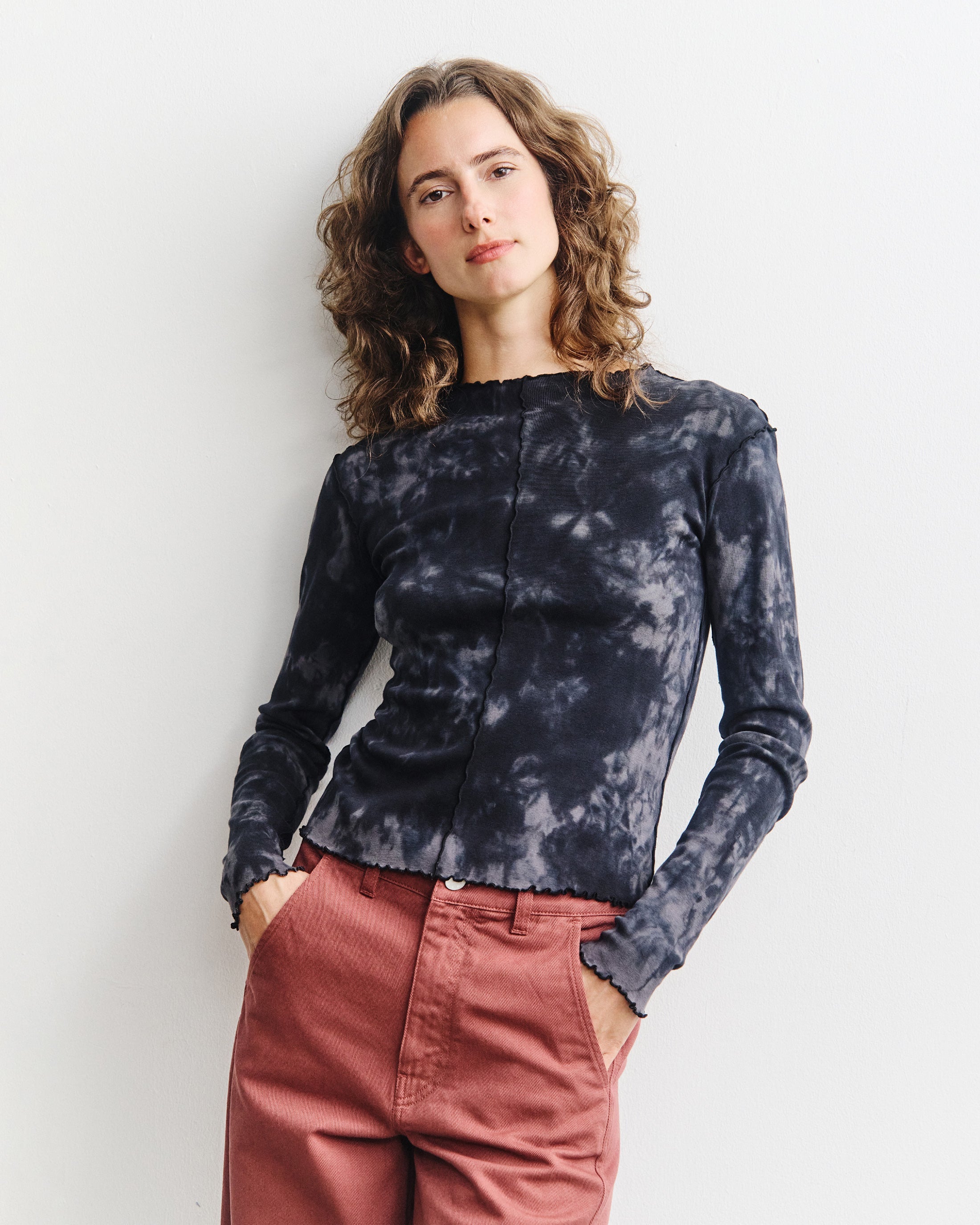 Schwarzes Langarmshirt Pin-Tucked aus Bio-Baumwolle von Rotholz