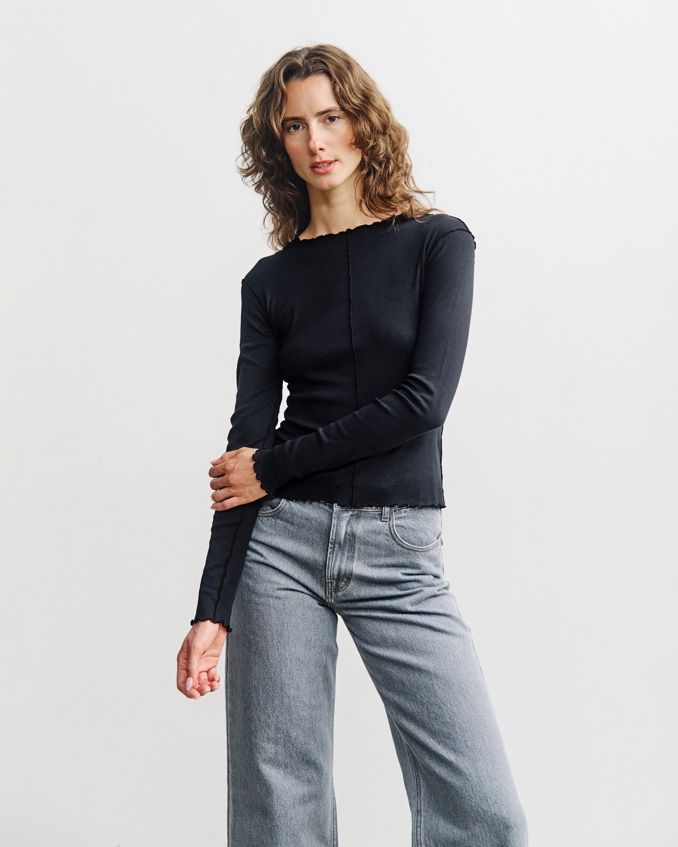 Schwarzes Langarmshirt Pin-Tucked aus Bio-Baumwolle von Rotholz