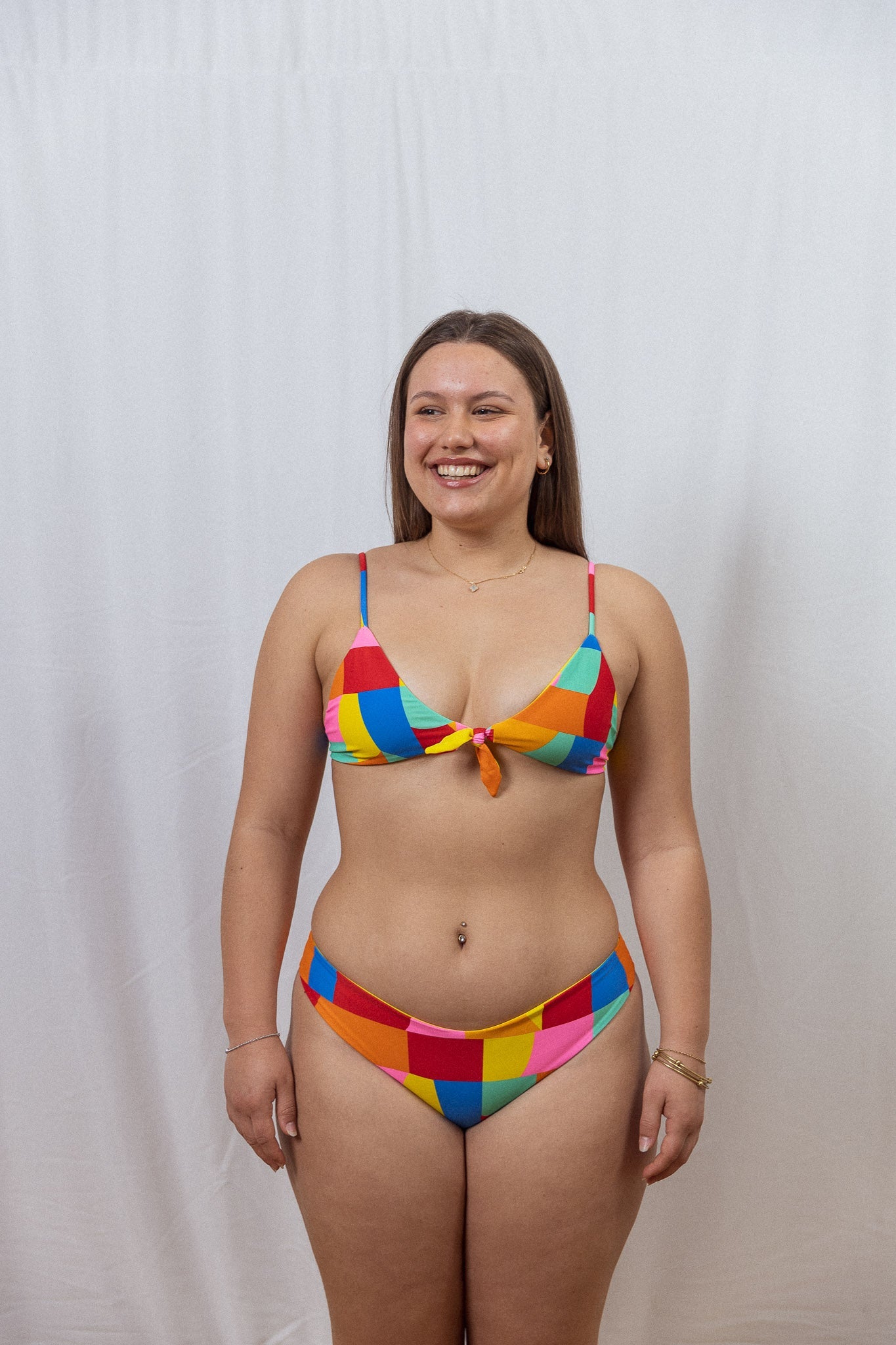 Bikini bottom João - colourful aus Econyl von Tías & Olives