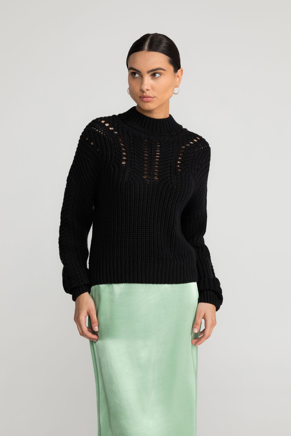 ALEIKA sweater in black from LOVJOI made of organic cotton