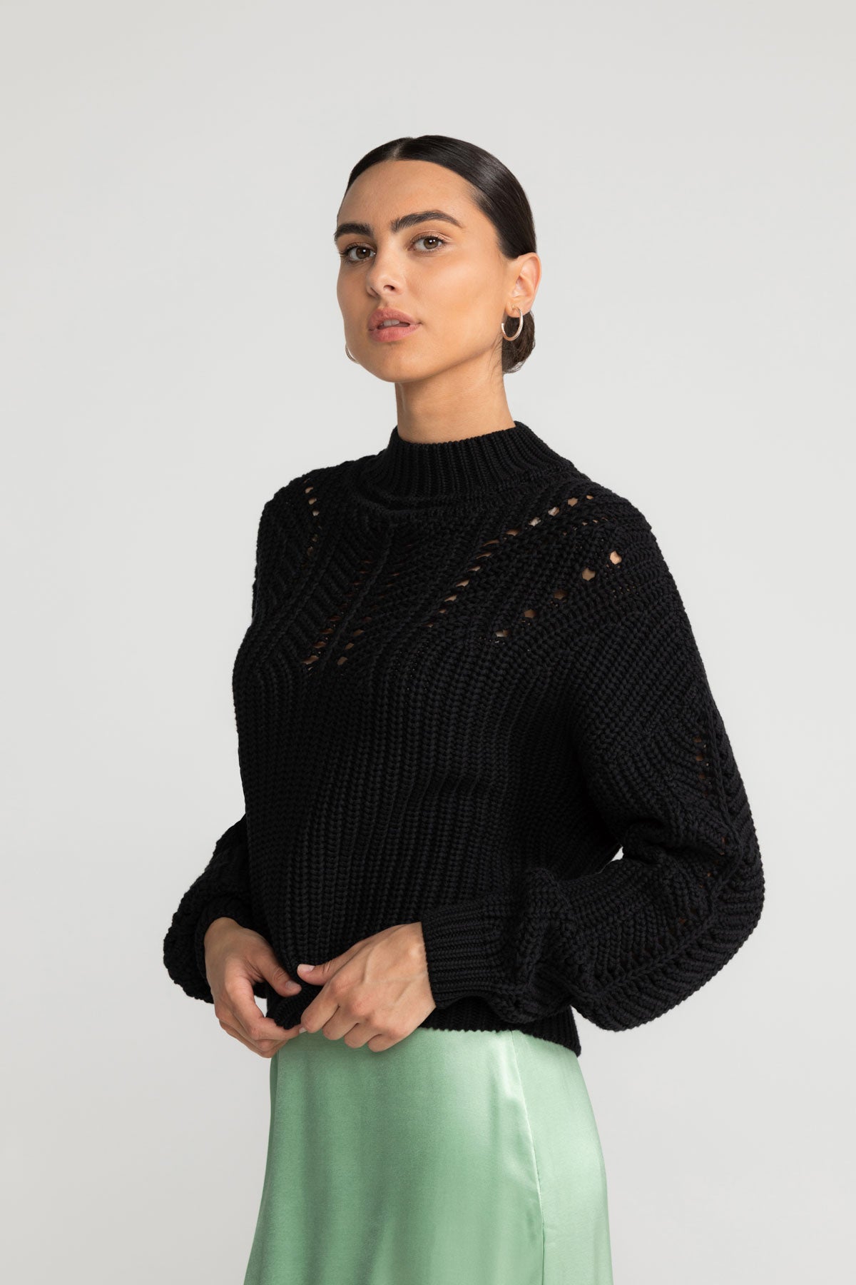 ALEIKA sweater in black from LOVJOI made of organic cotton
