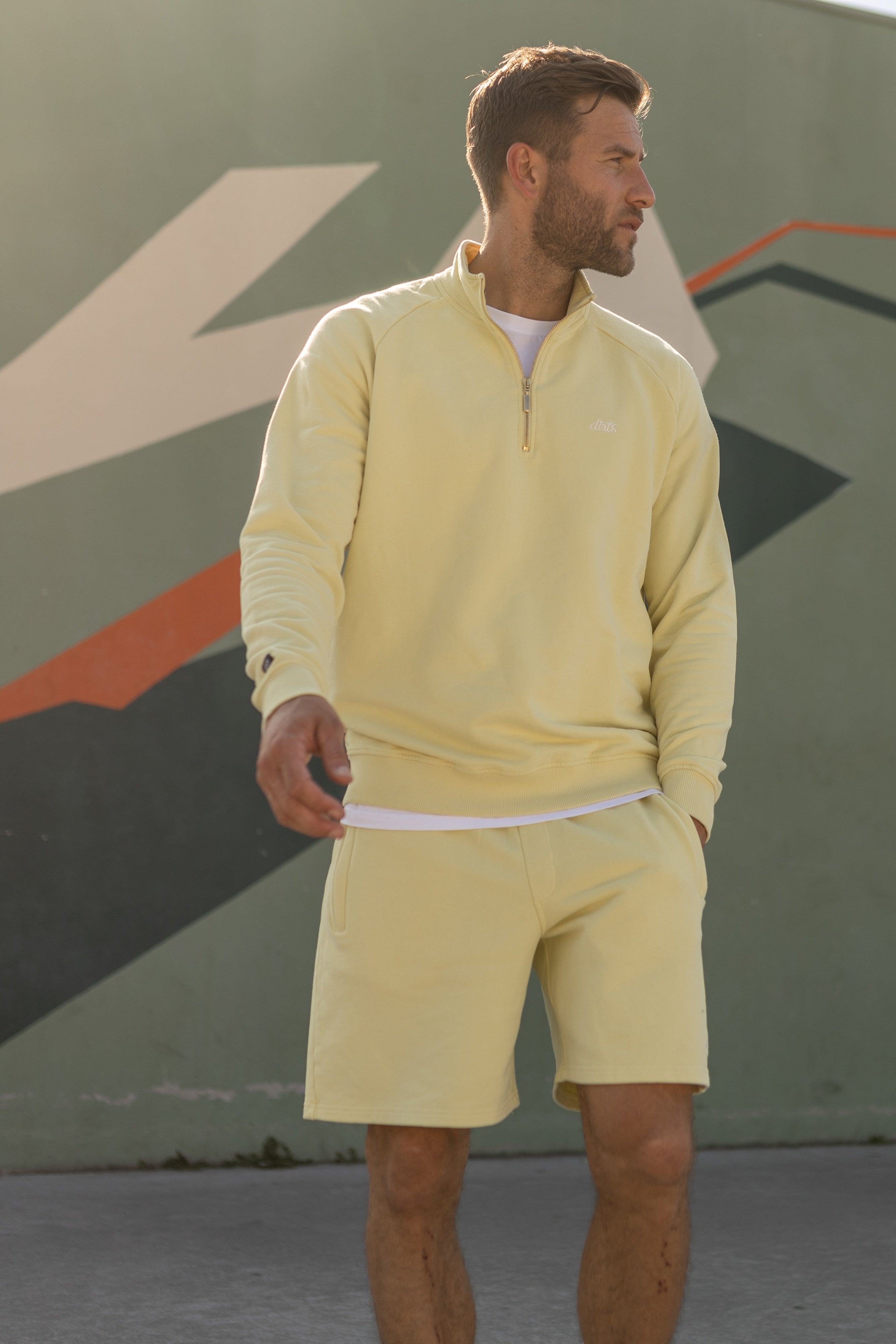 Gelber Sweater Quarter Zip Raglan aus 100% Bio-Baumwolle von DIRTS