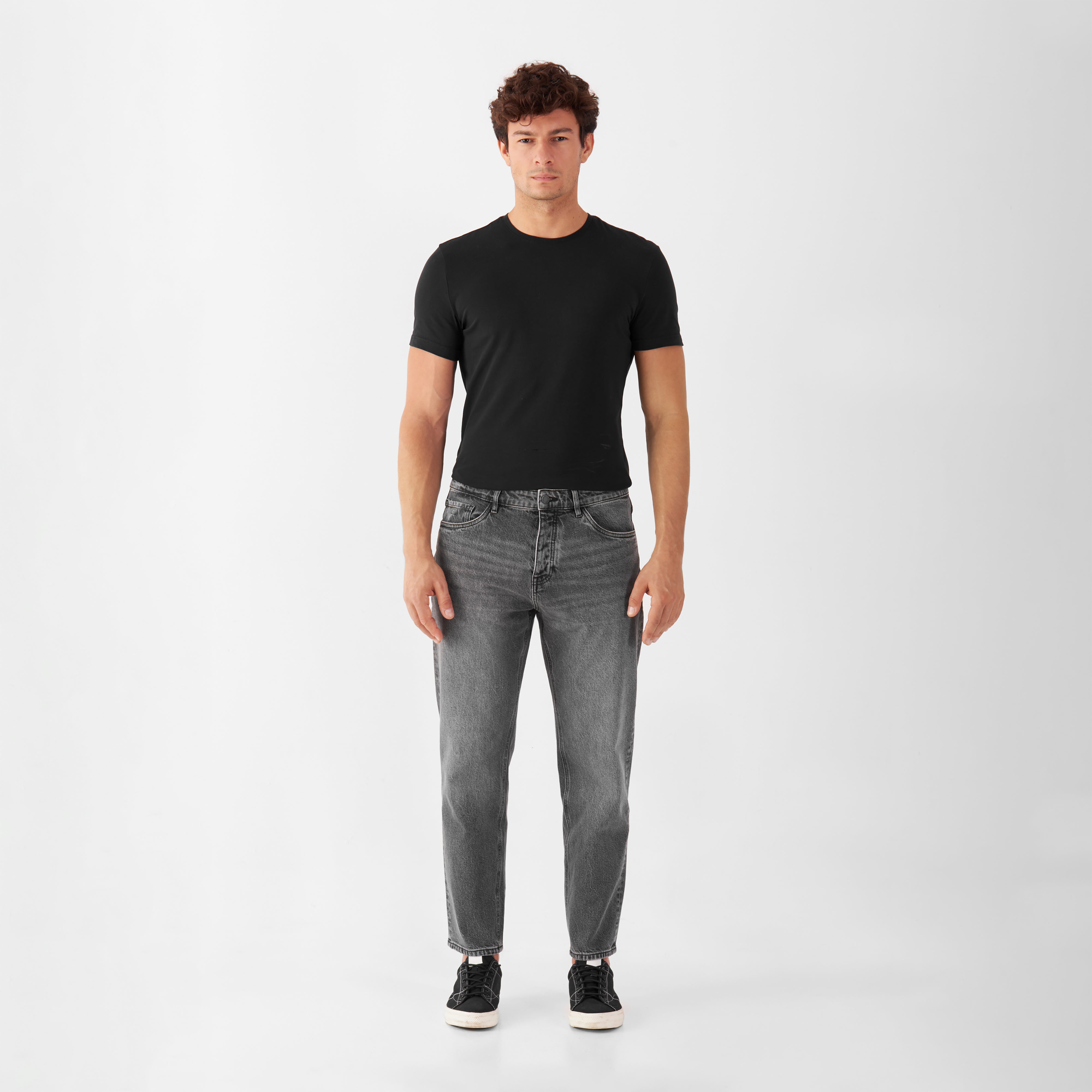 Graue Jeans RISE Relaxed Tapered aus Bio-Baumwolle von Dawn Denim